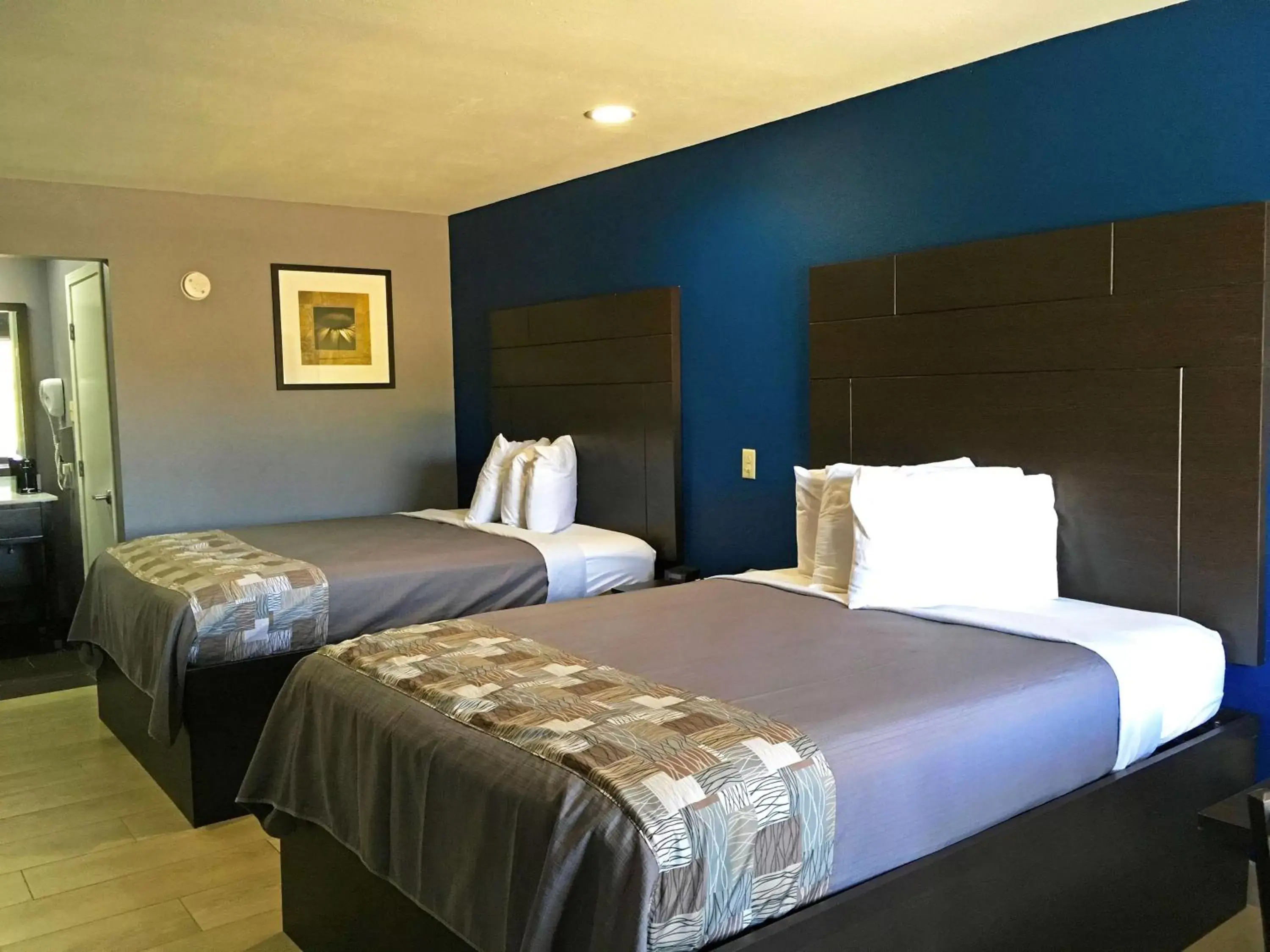 Bedroom, Bed in Americas Best Value Inn Denham Springs