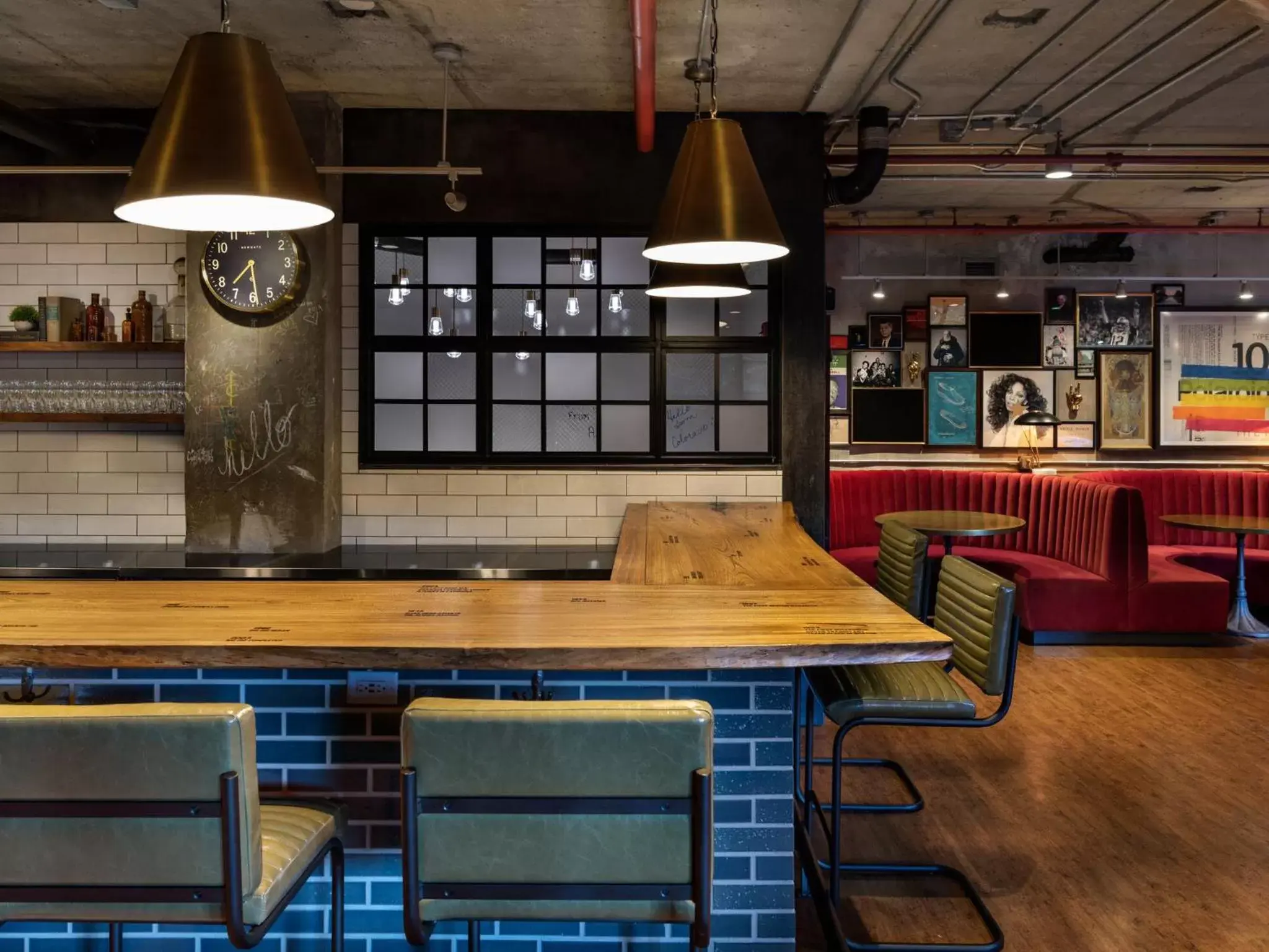 Lounge or bar in The Revolution Hotel Lounge or bar in The Revolution Hotel