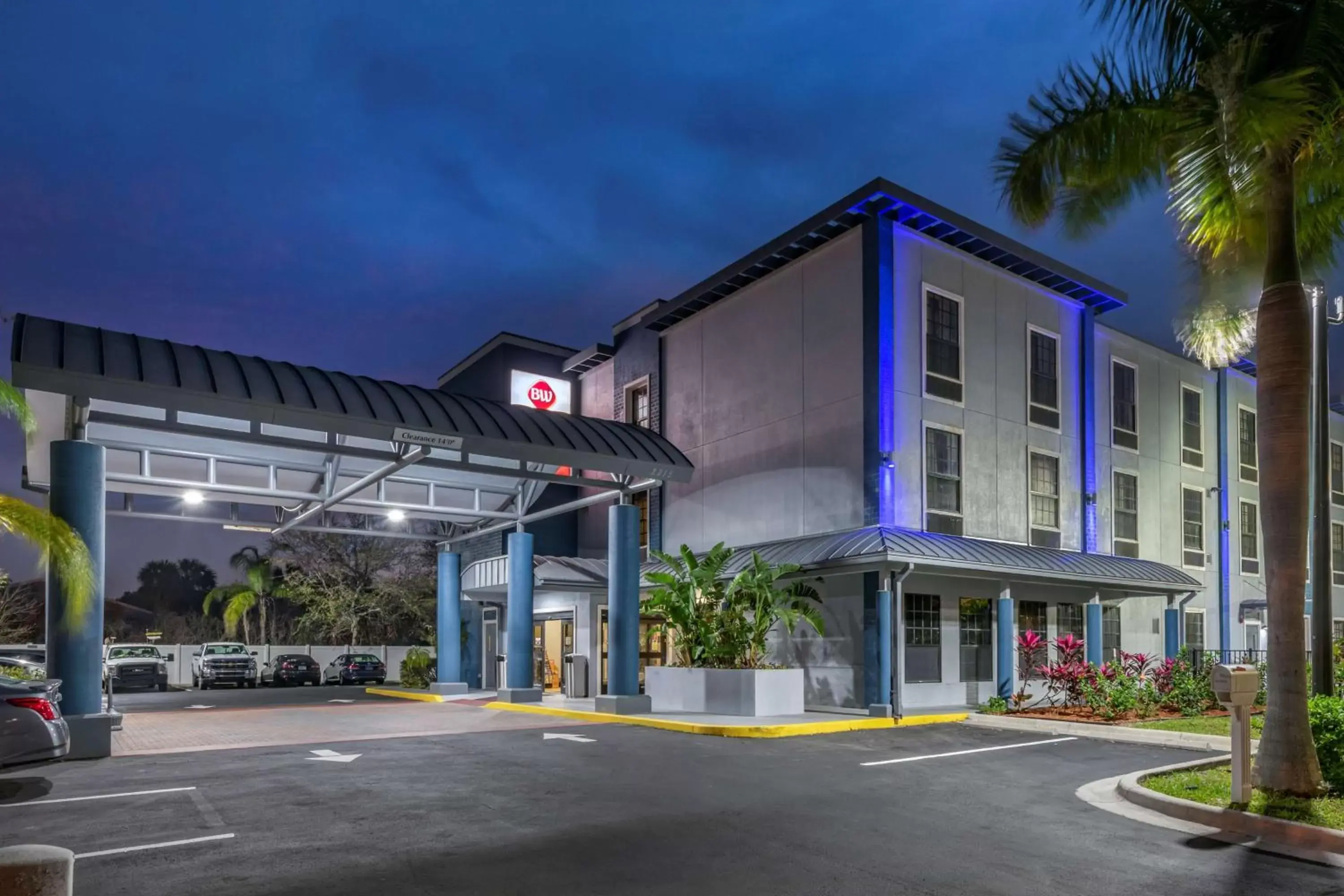 Property Building in Best Western Plus Bradenton Gateway Hotel