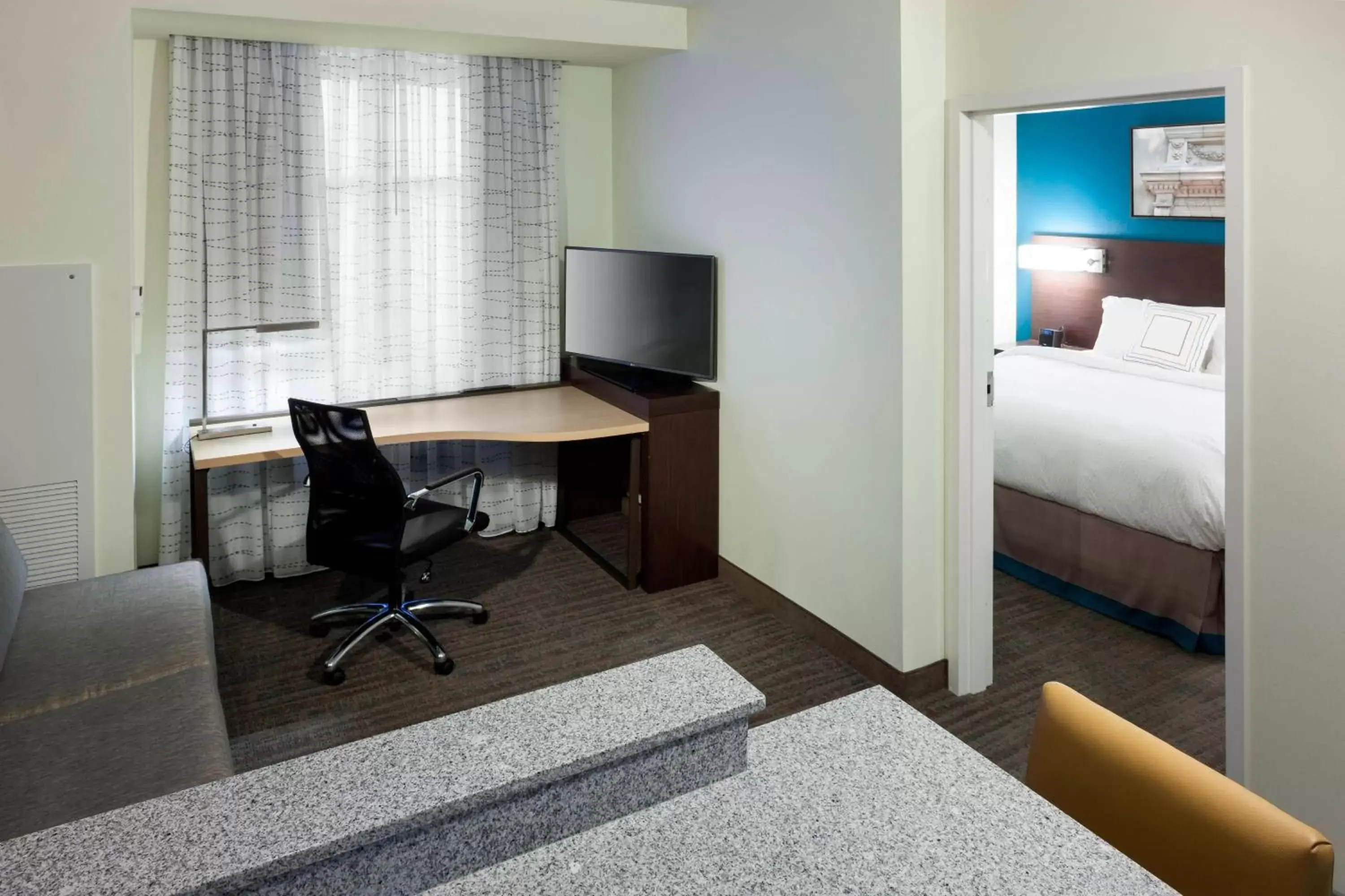Bedroom, TV/Entertainment Center in Residence Inn by Marriott Richmond Downtown