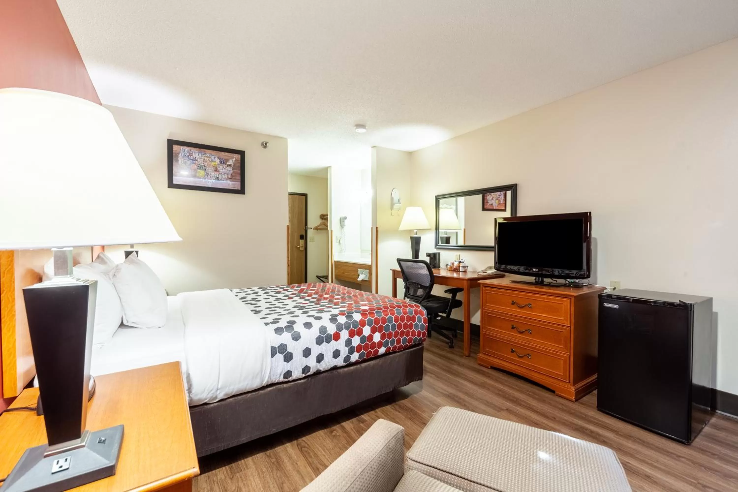 Bedroom, Bed in Econo Lodge