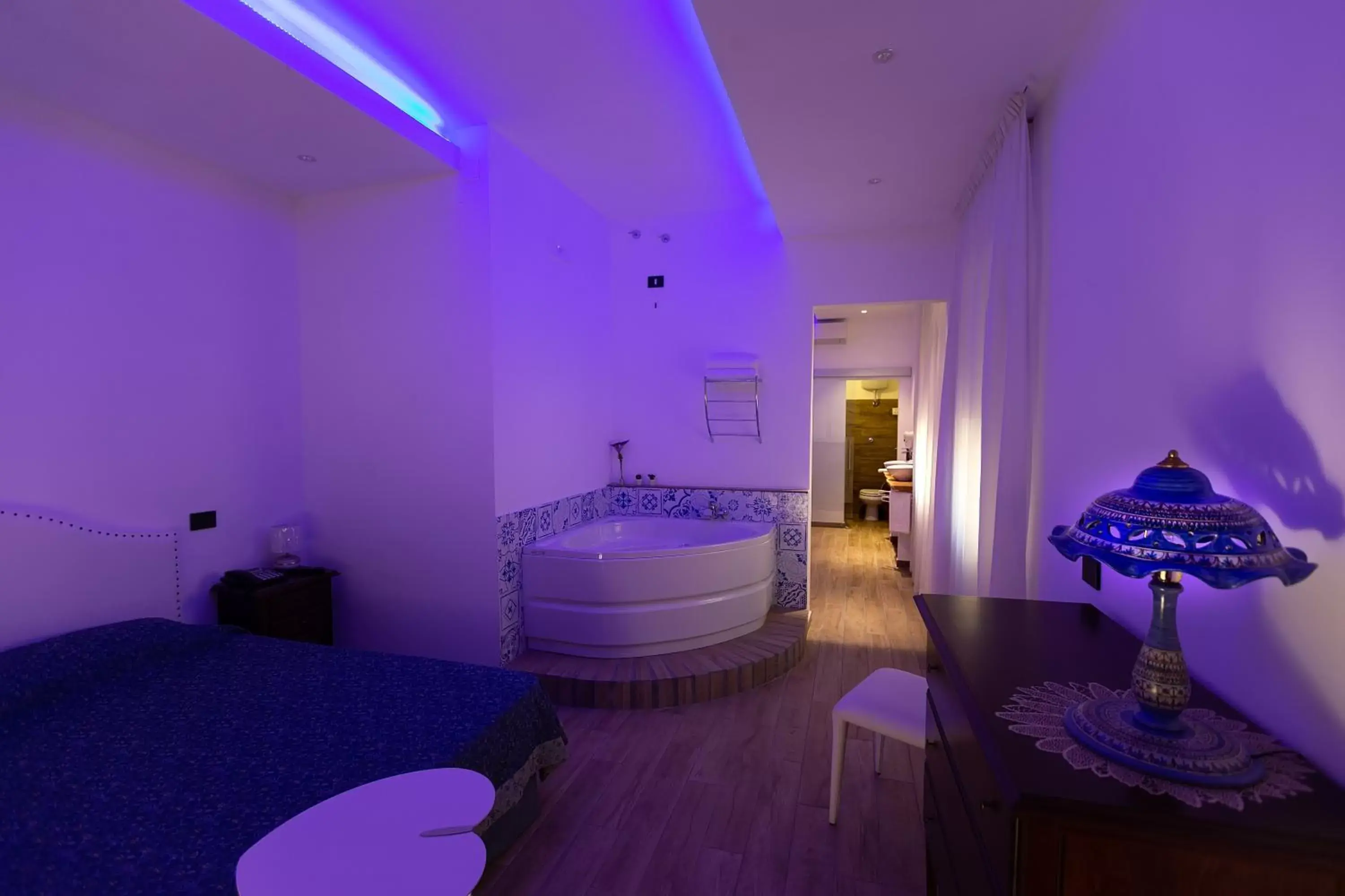 Hot Tub, Bathroom in Vietri Coast Hotel