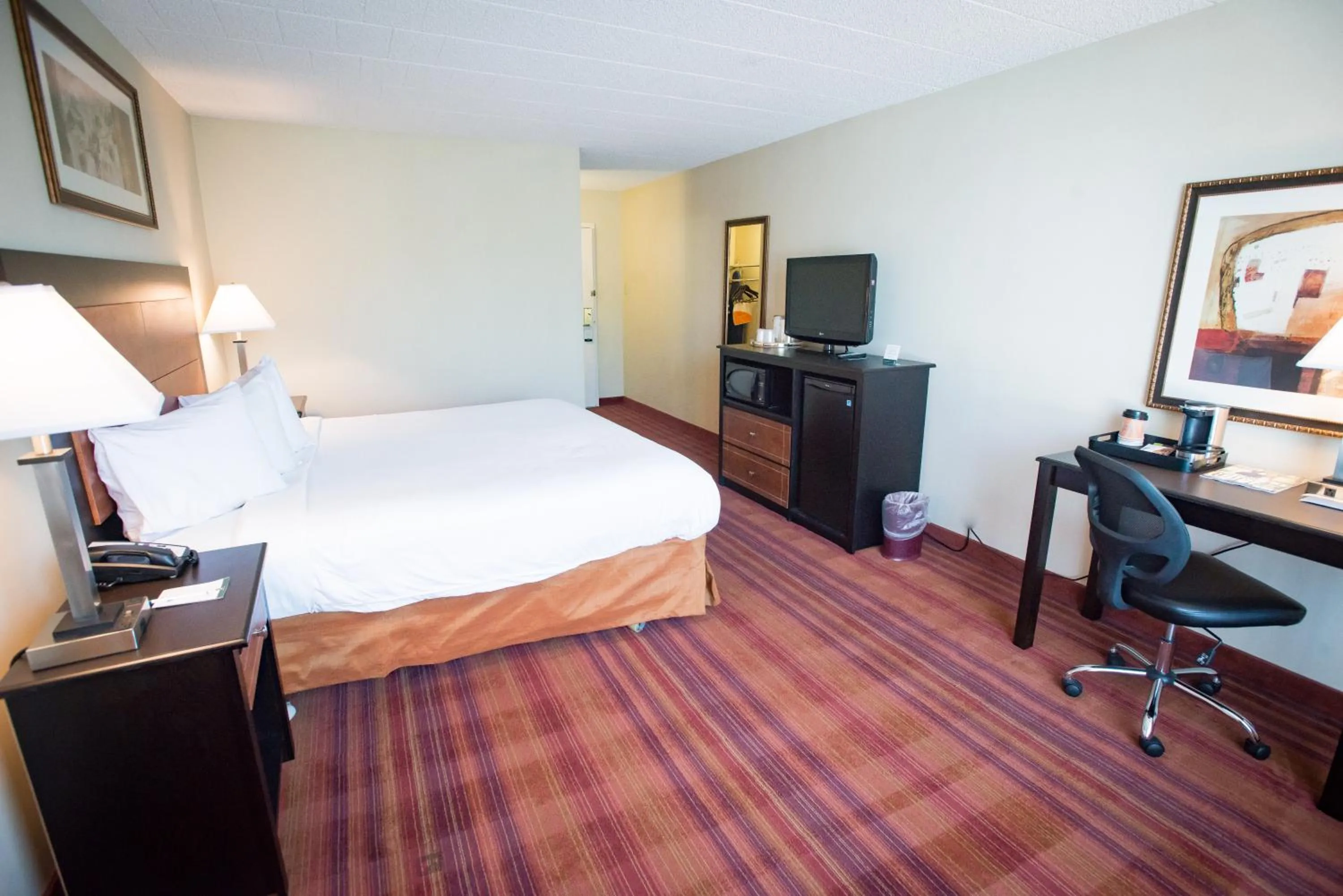 Bedroom, Bed in Exton Hotel and Conference Center