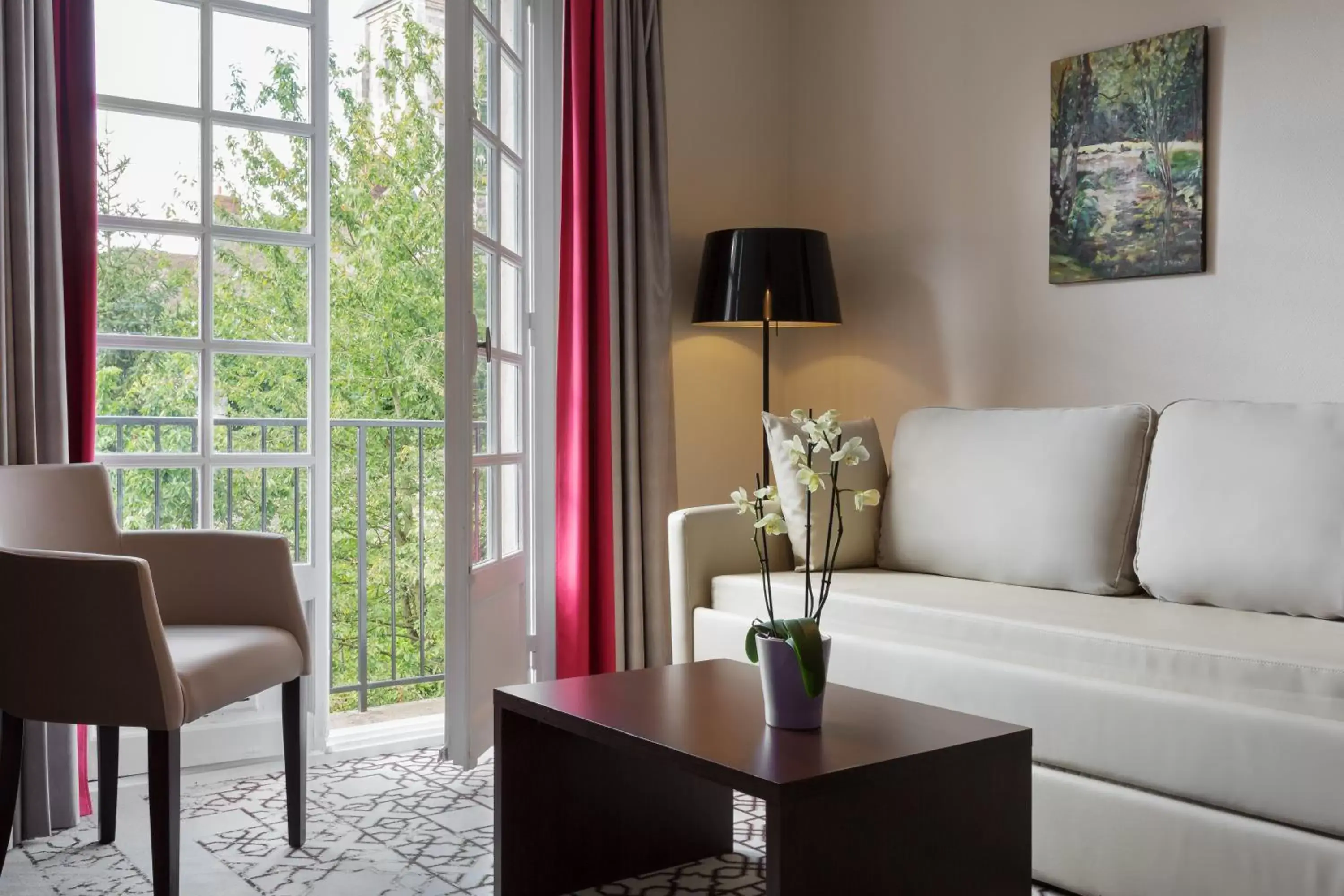 Decorative detail, Lounge/Bar in Best Western Blanche De Castille Dourdan