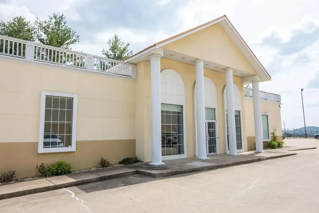 Property Building in Savannah House Hotel