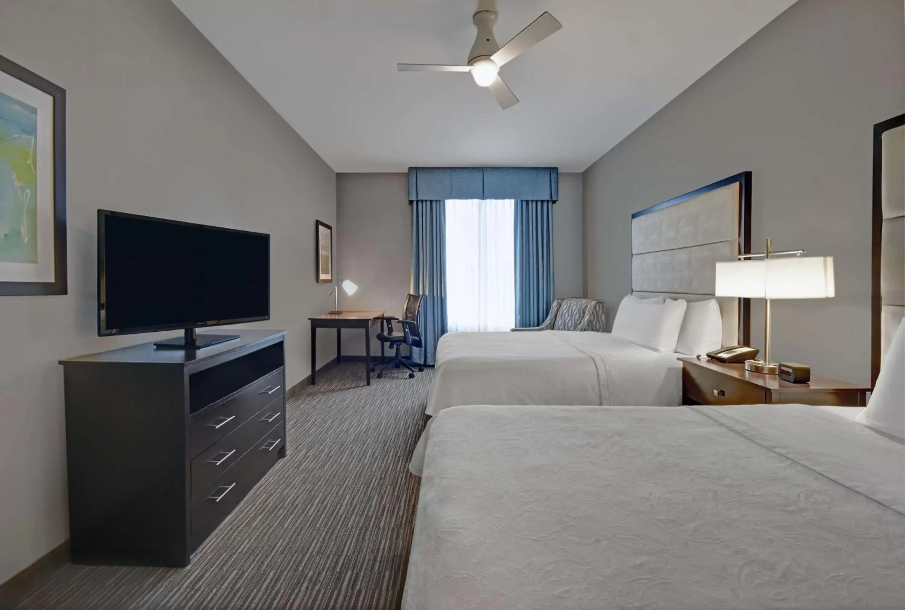 Bed, TV/Entertainment Center in Homewood Suites by Hilton Hamilton, NJ
