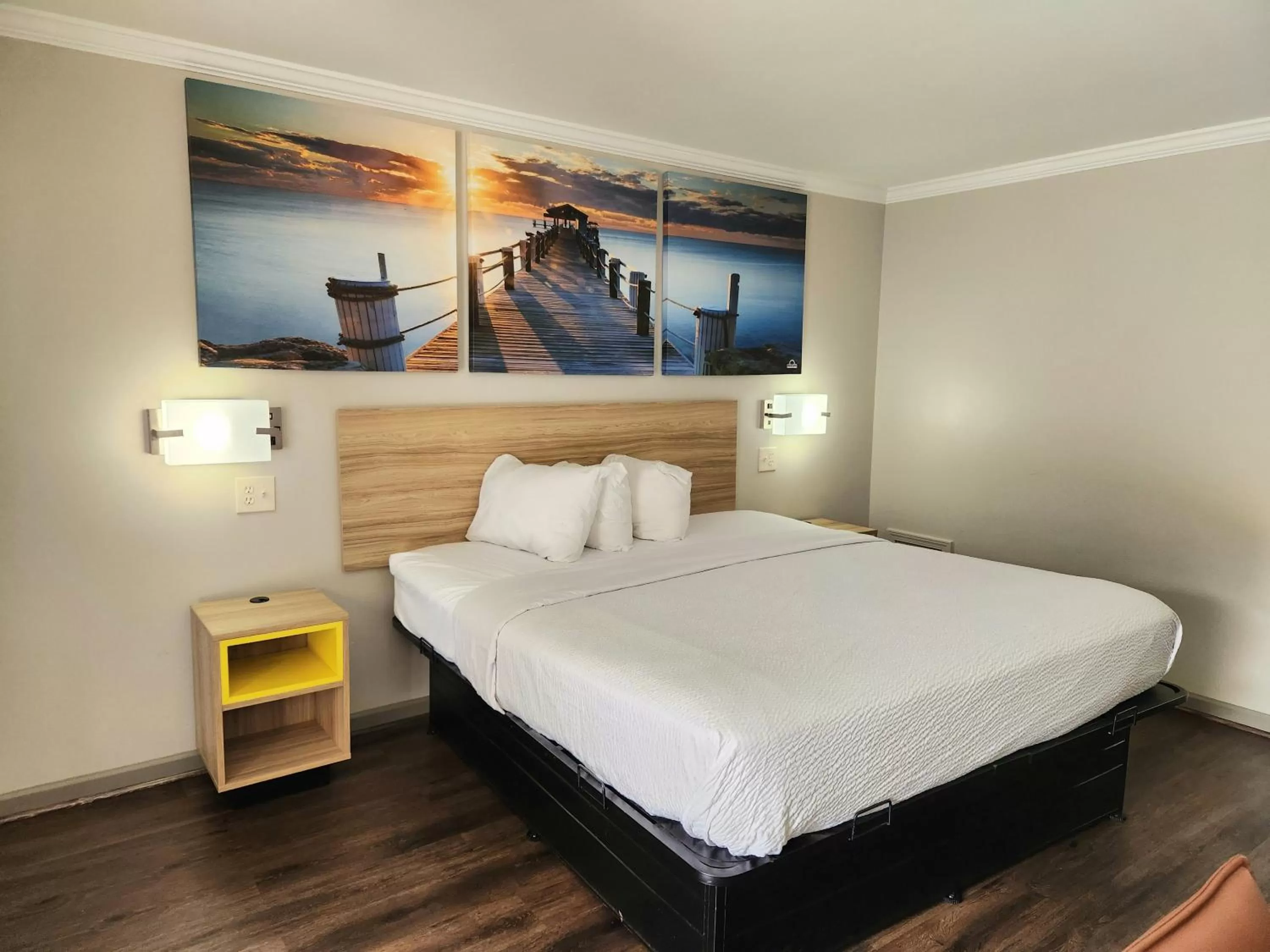 Bedroom, Bed in Days Inn by Wyndham Slidell