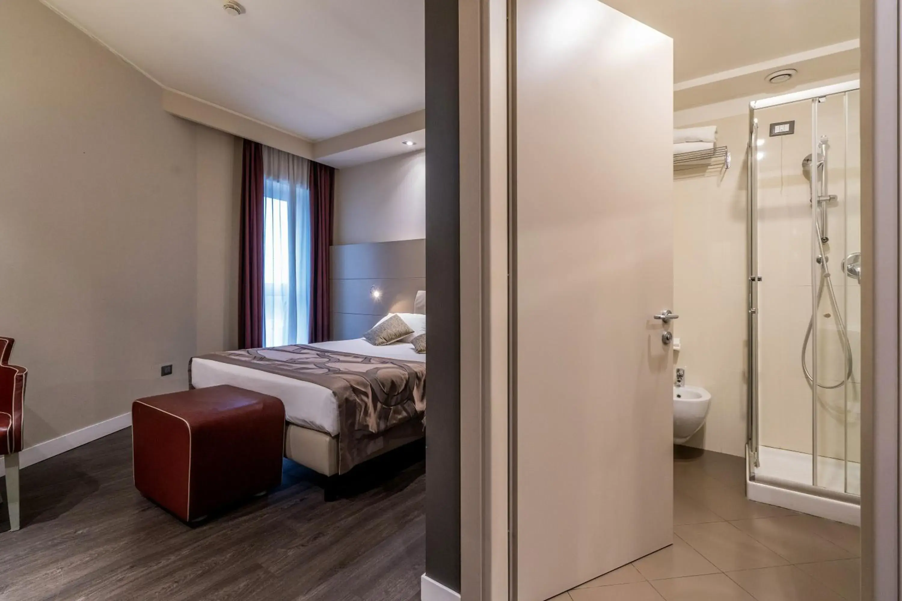 Bedroom, Bed in Smart Hotel Holiday