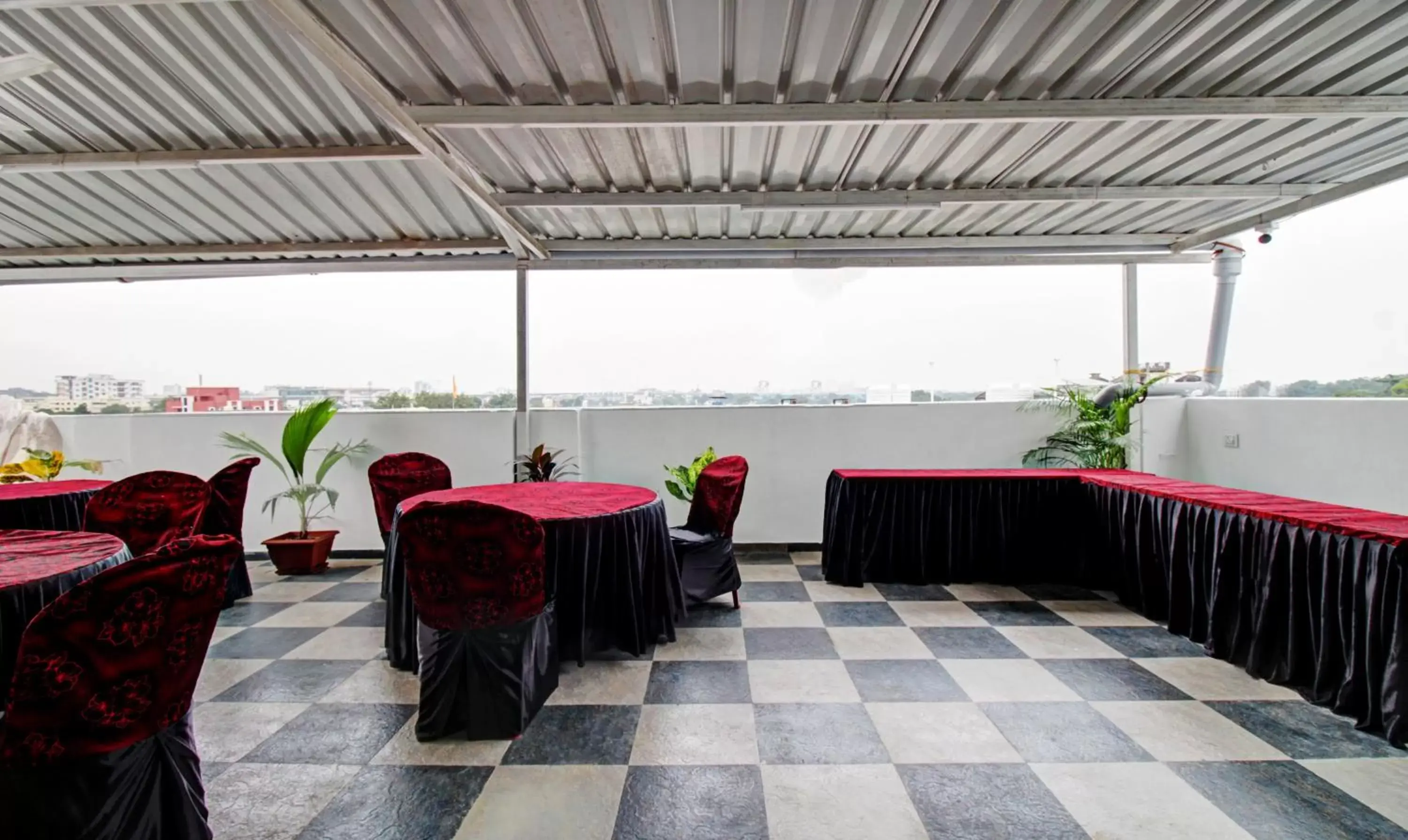 Restaurant/places to eat in Treebo Hotel Rk Inn, Railway Station Restaurant/places to eat in Treebo Hotel Rk Inn, Railway Station