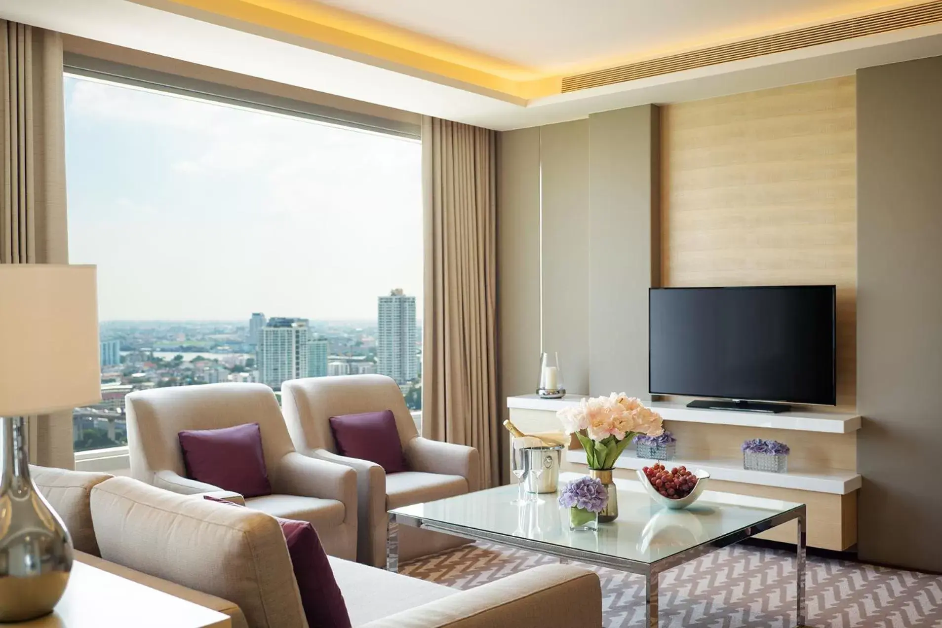 TV and multimedia in Avani Plus Riverside Bangkok Hotel