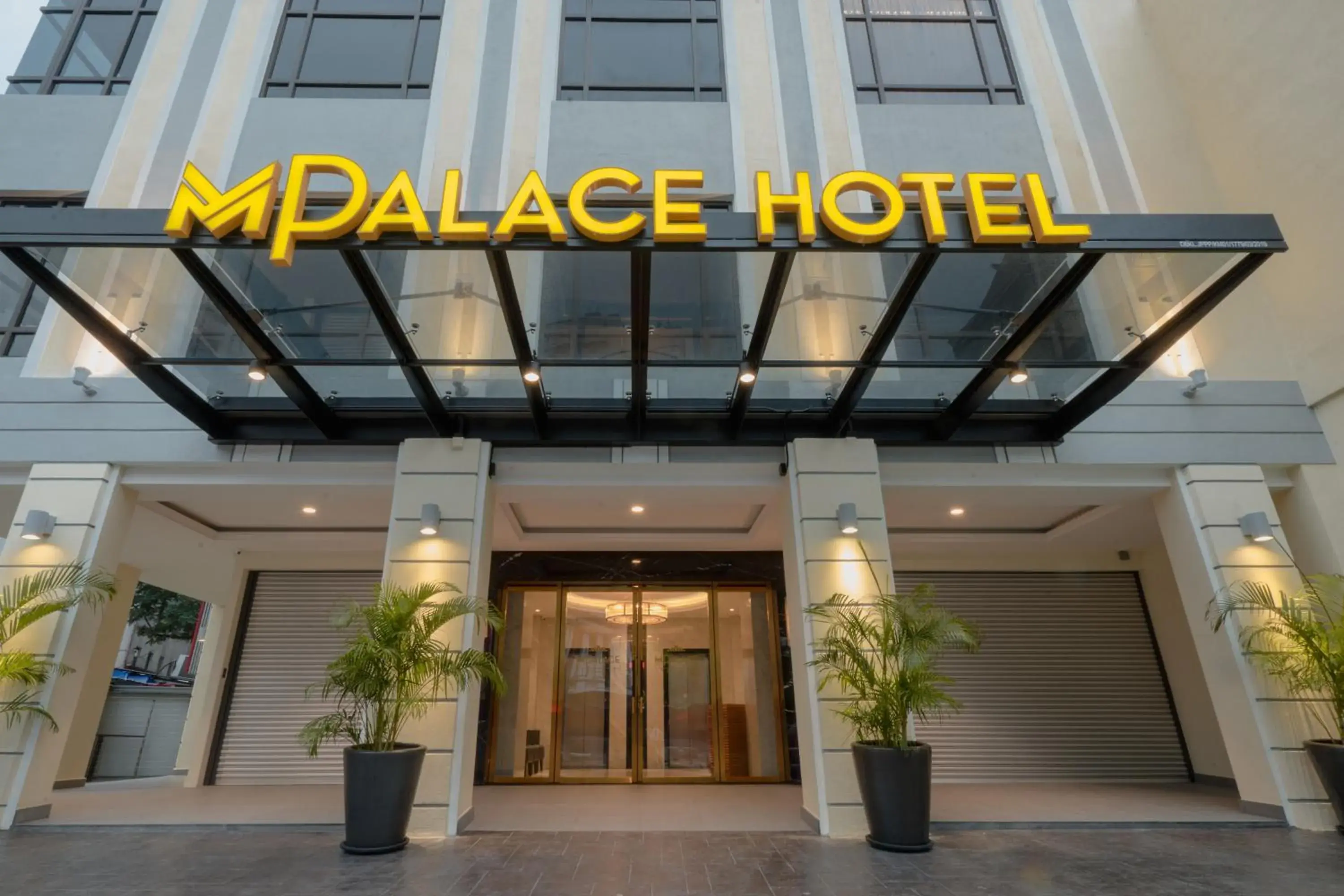 Mpalace Hotel