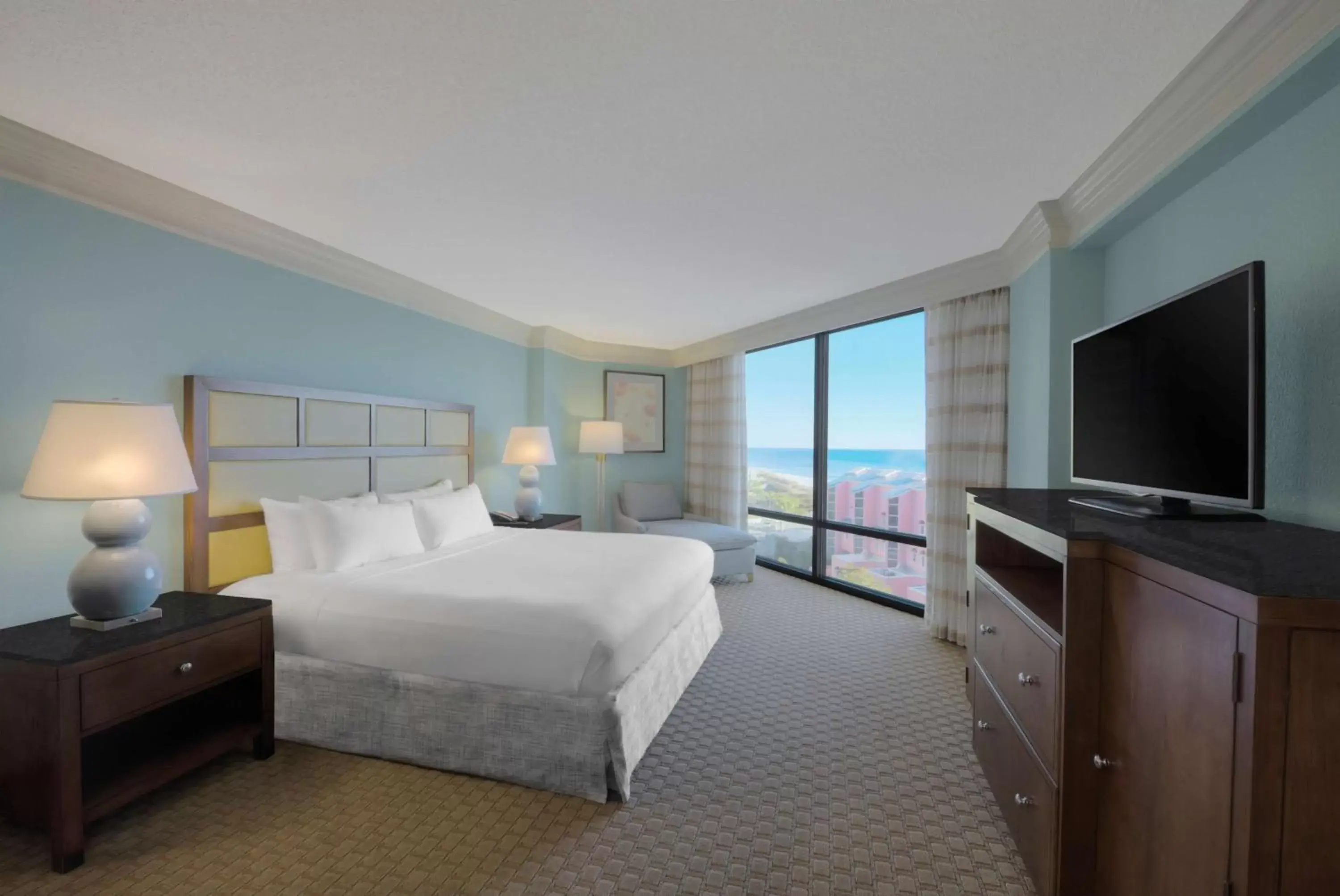 Bedroom, TV/Entertainment Center in Hilton Sandestin Beach Golf Resort & Spa