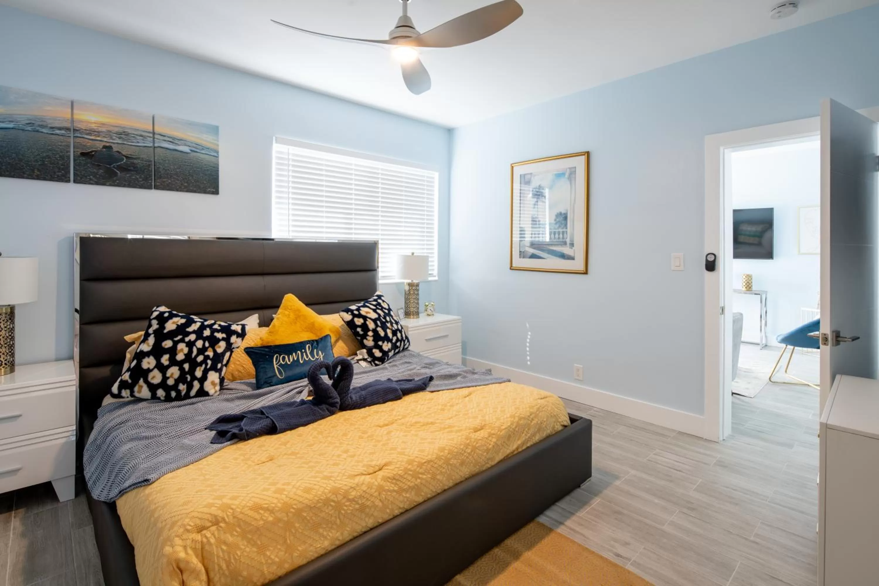 Bedroom, Bed in The Surf Hollywood Beach