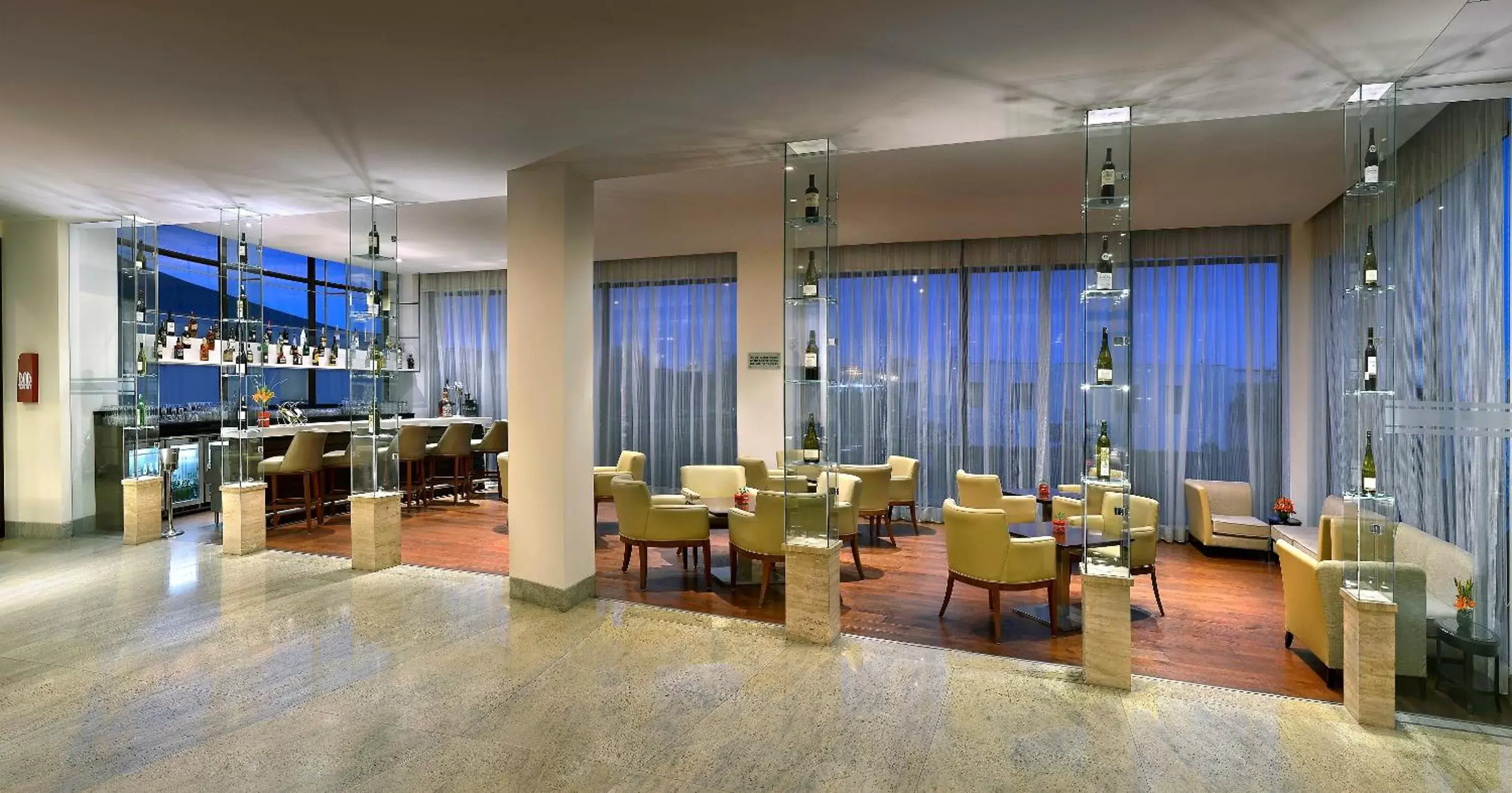 Lounge or bar, Restaurant/Places to Eat in Four Points by Sheraton New Delhi, Airport Highway