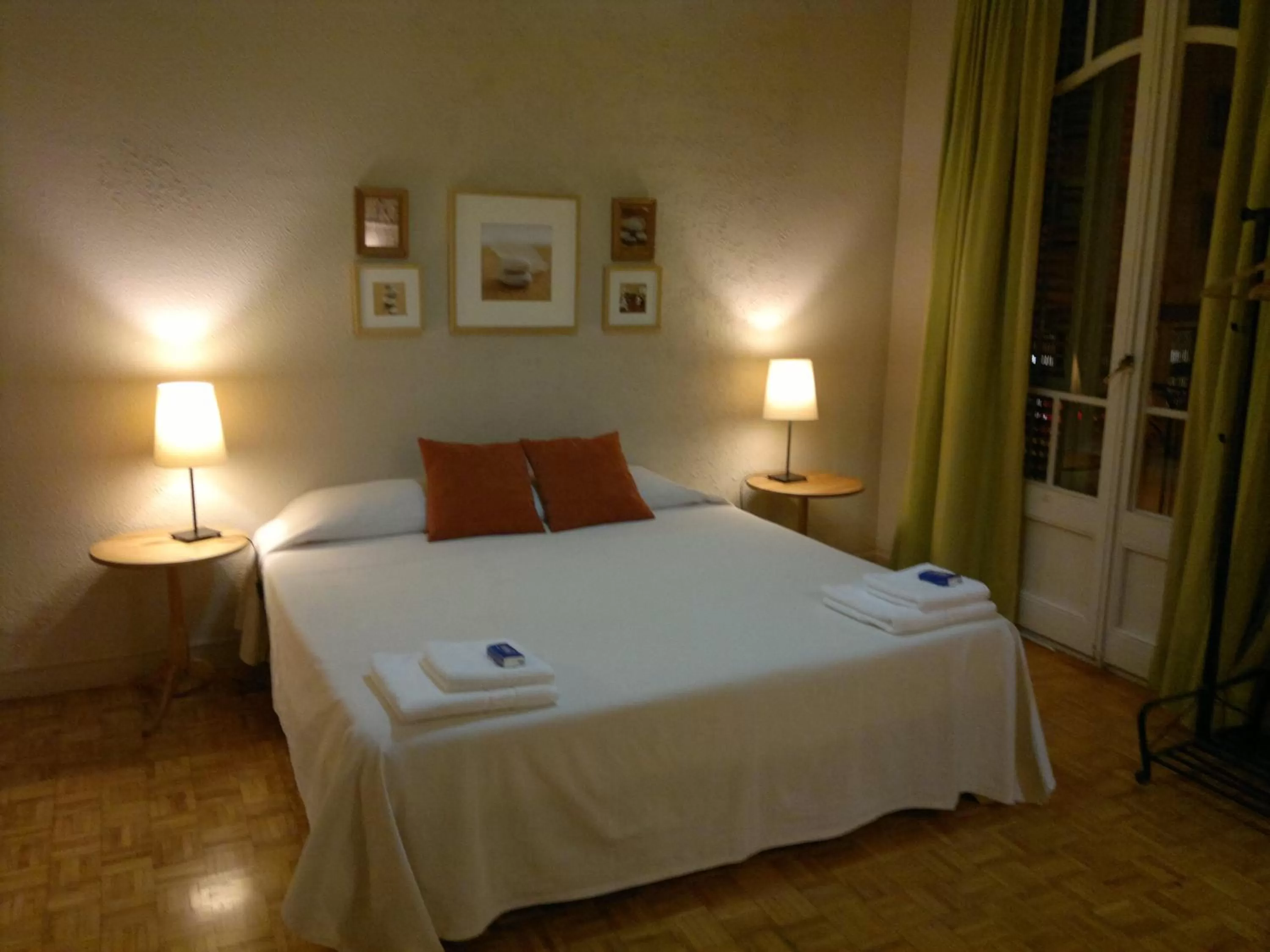 Bed in Ally's Bed&Breakfast,