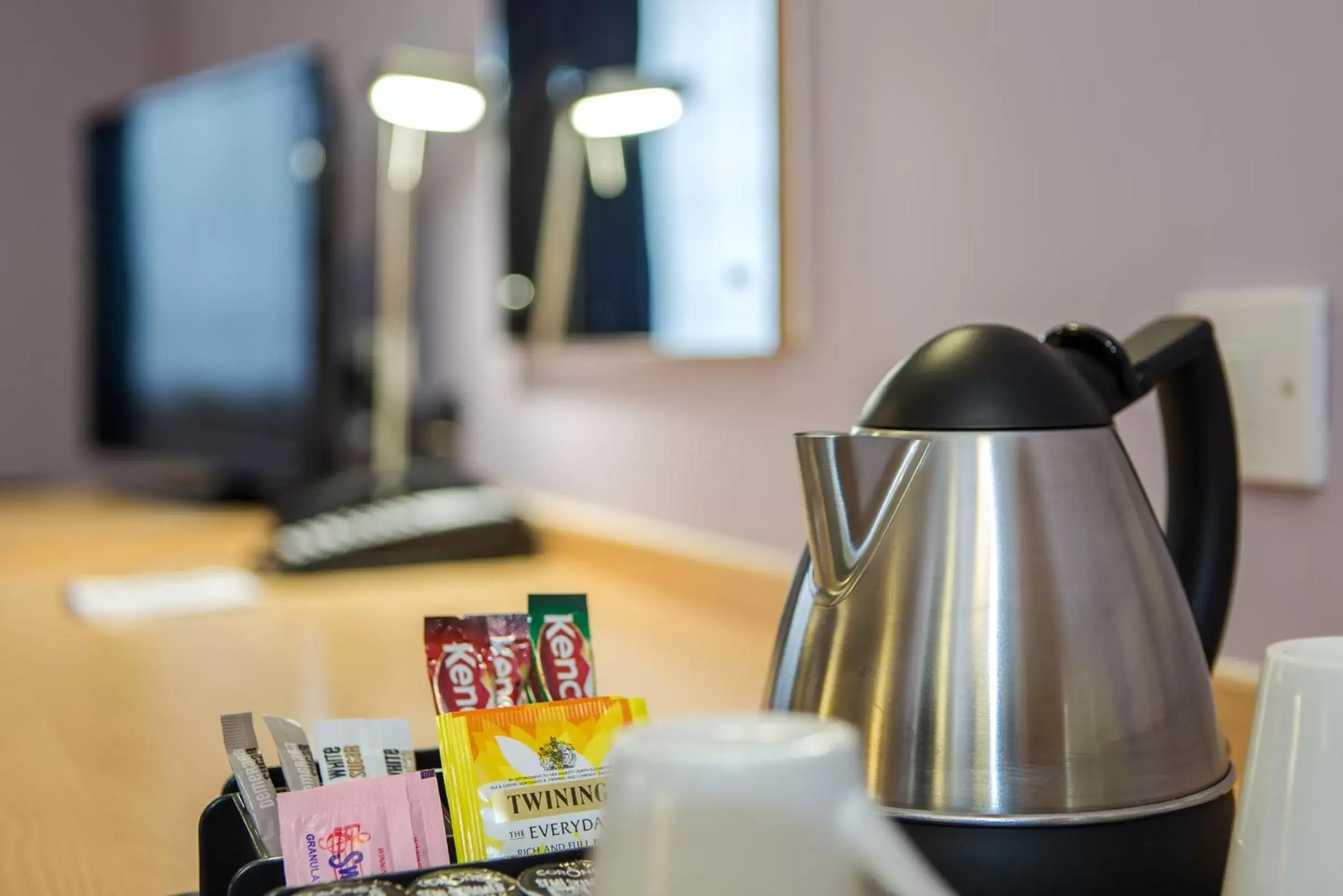 Coffee/tea facilities in Holiday Inn Express Manchester Airport, an IHG Hotel