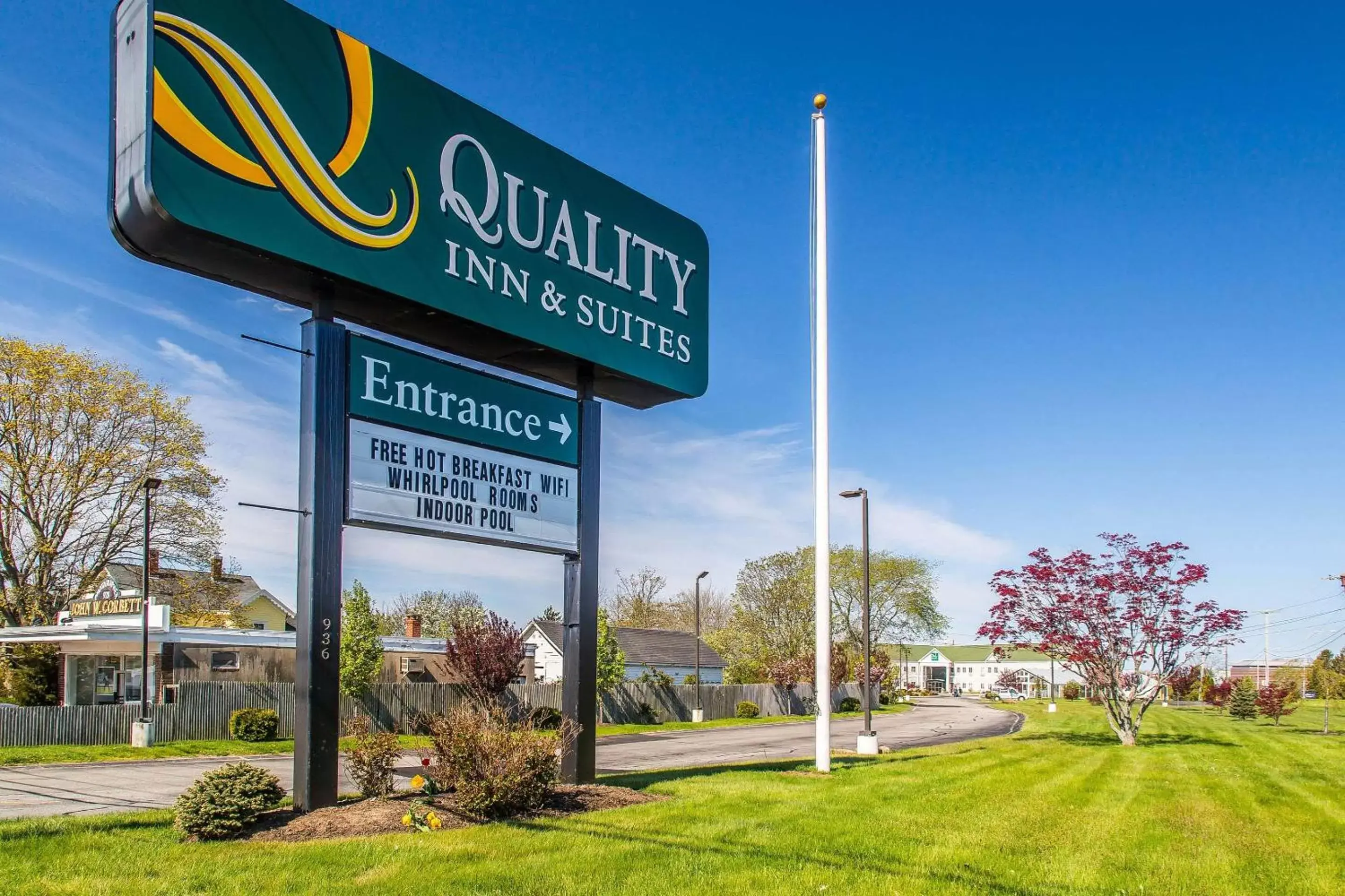 Property building in Quality Inn & Suites Middletown - Newport Property building in Quality Inn & Suites Middletown - Newport