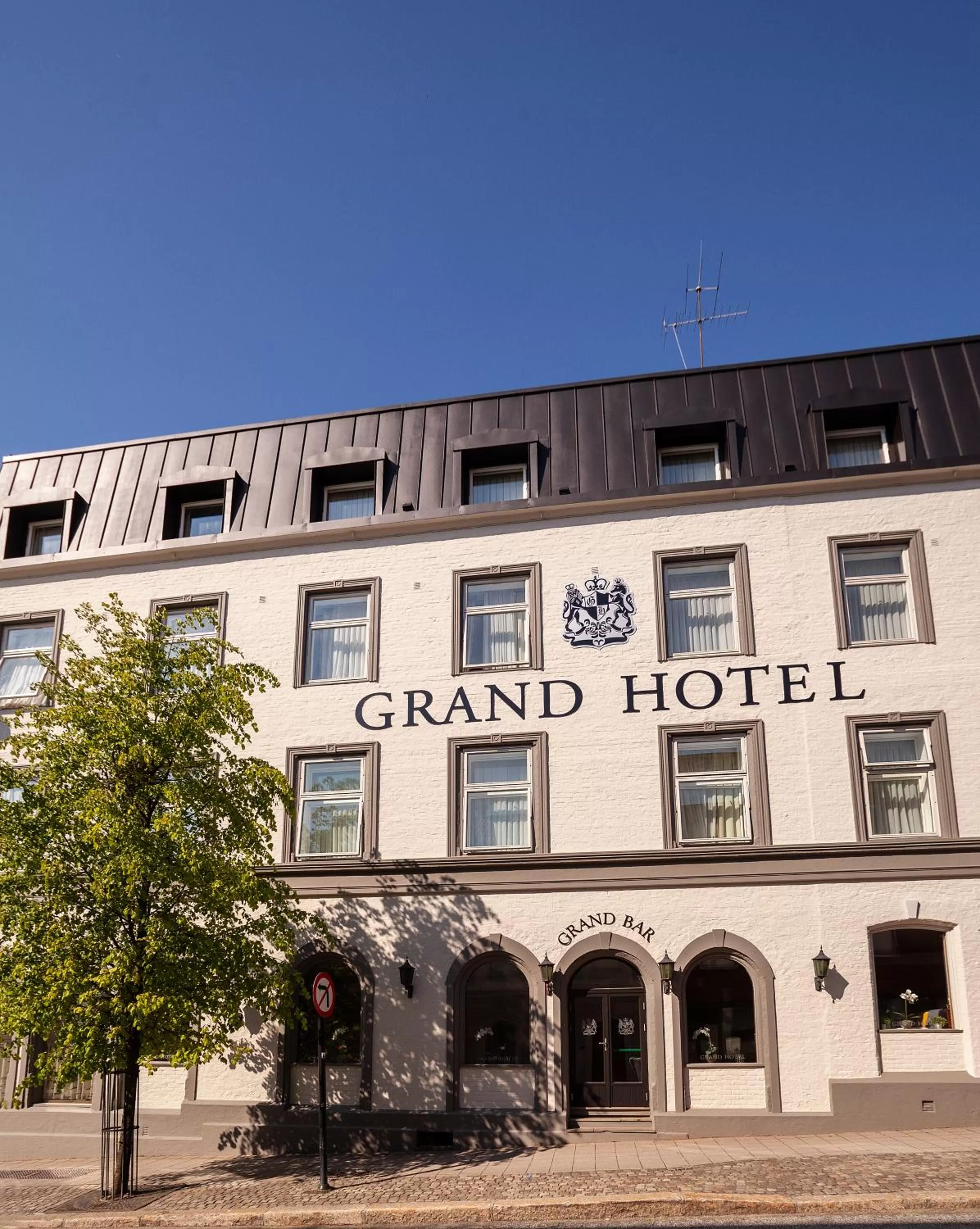 Facade/entrance in Grand Hotel Arendal - Unike Hoteller