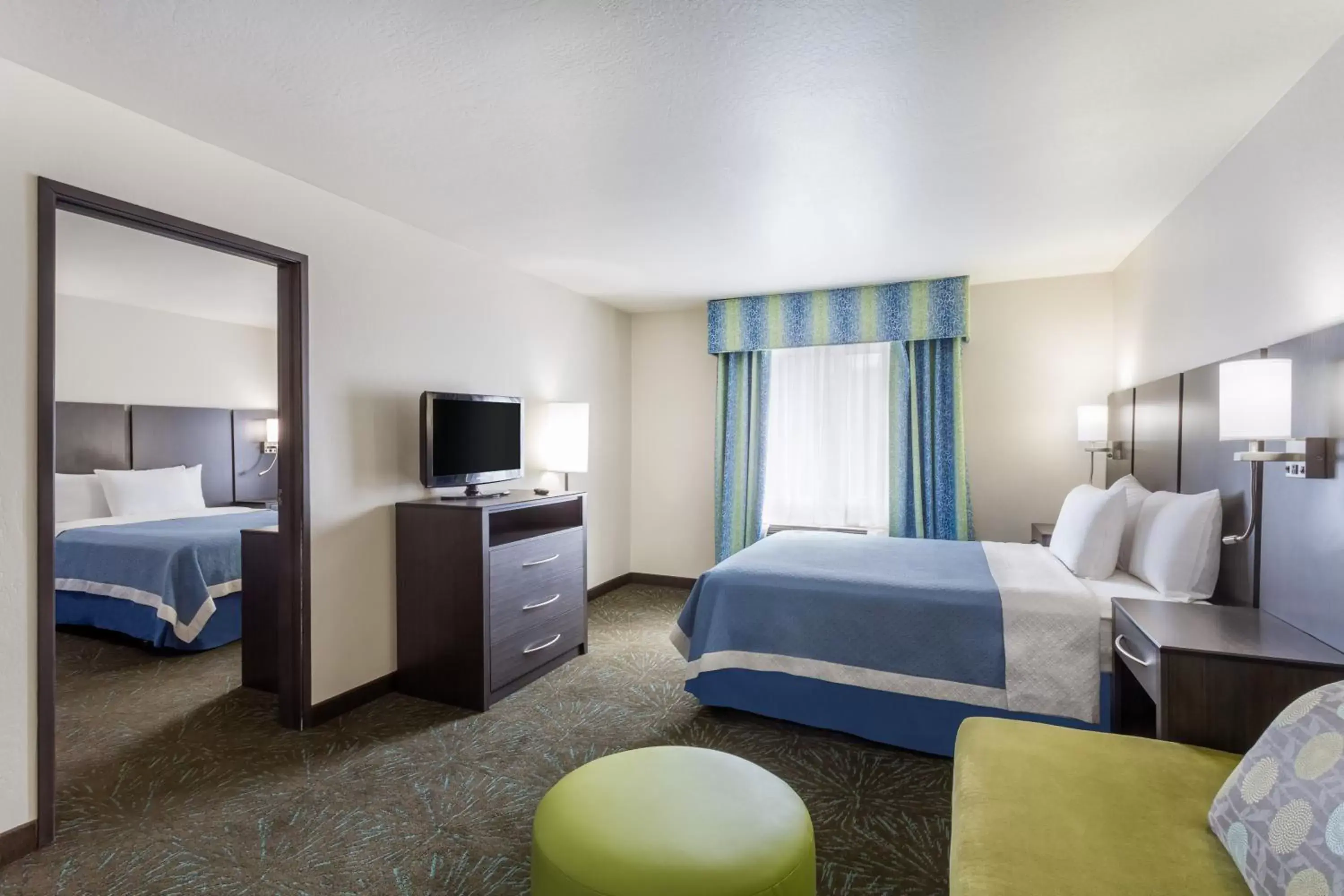 Photo of the whole room, Bed in Days Inn & Suites by Wyndham East Flagstaff