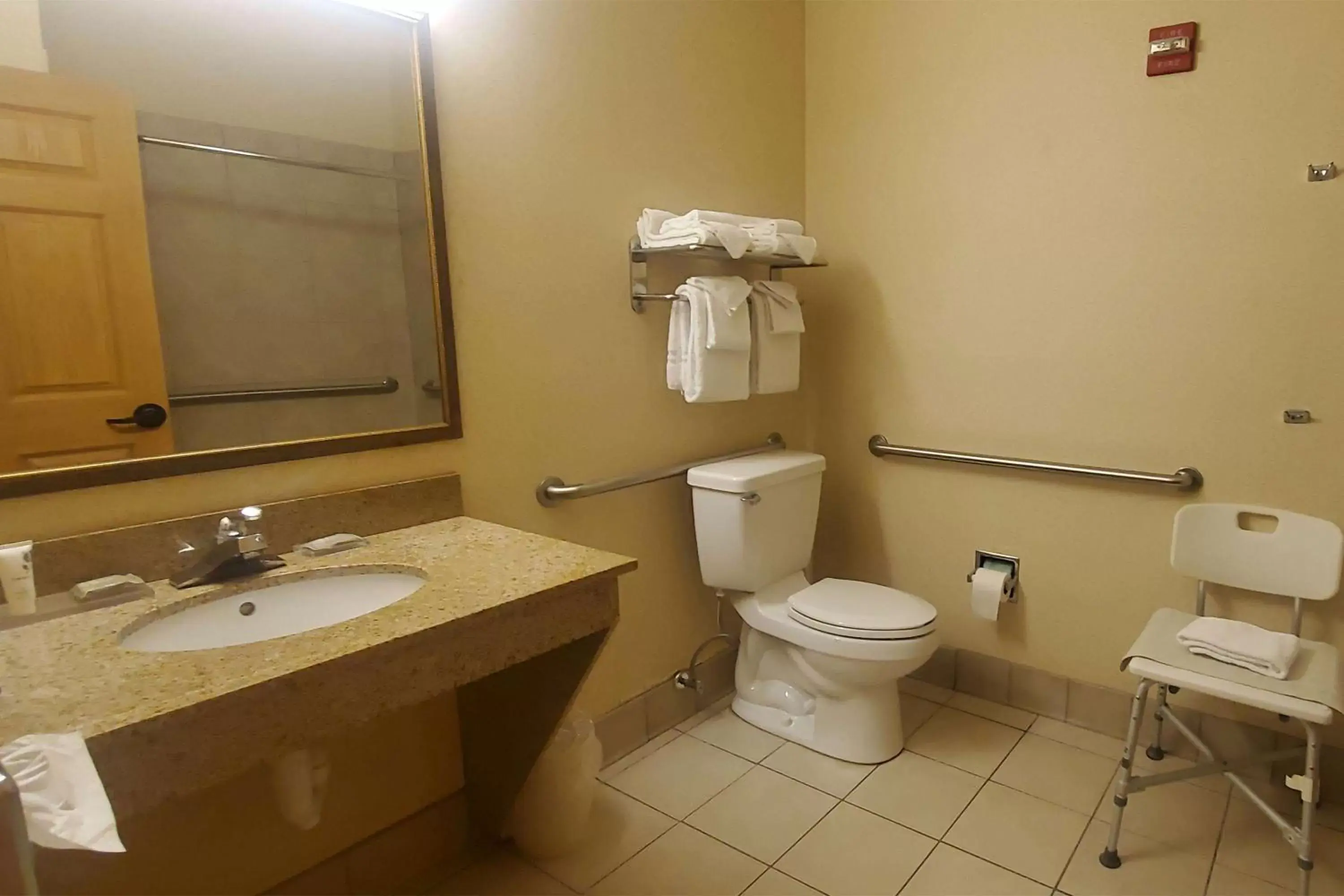 Toilet, Bathroom in Wingate by Wyndham Youngstown - Austintown