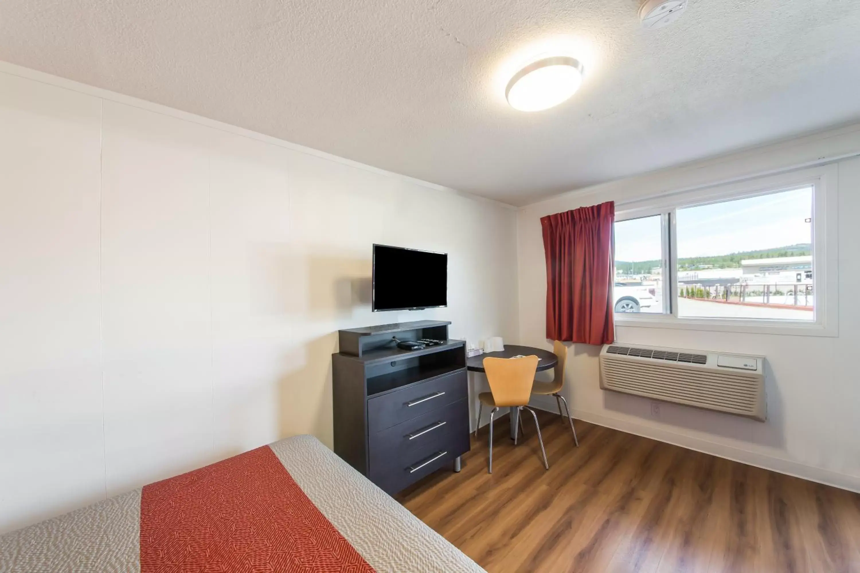 TV and multimedia, TV/Entertainment Center in Motel 6-Cranbrook, BC