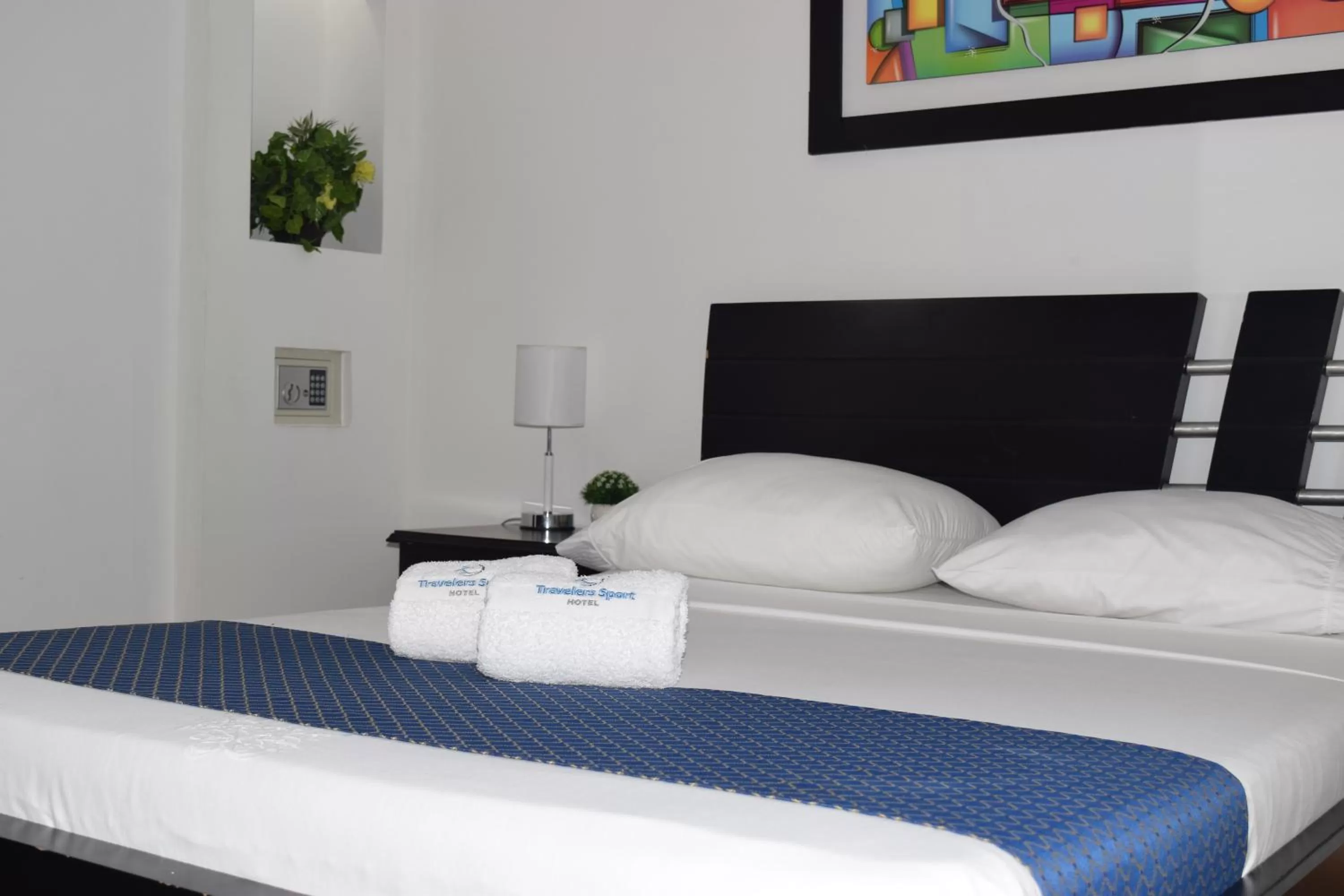 Toilet, Bed in Hotel Travelers Sport