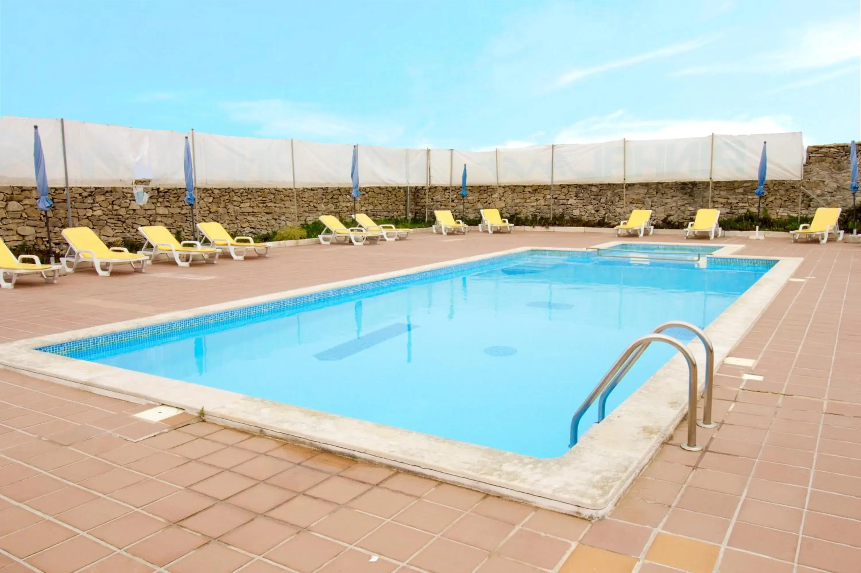 Swimming Pool in Hotel Pinhalmar