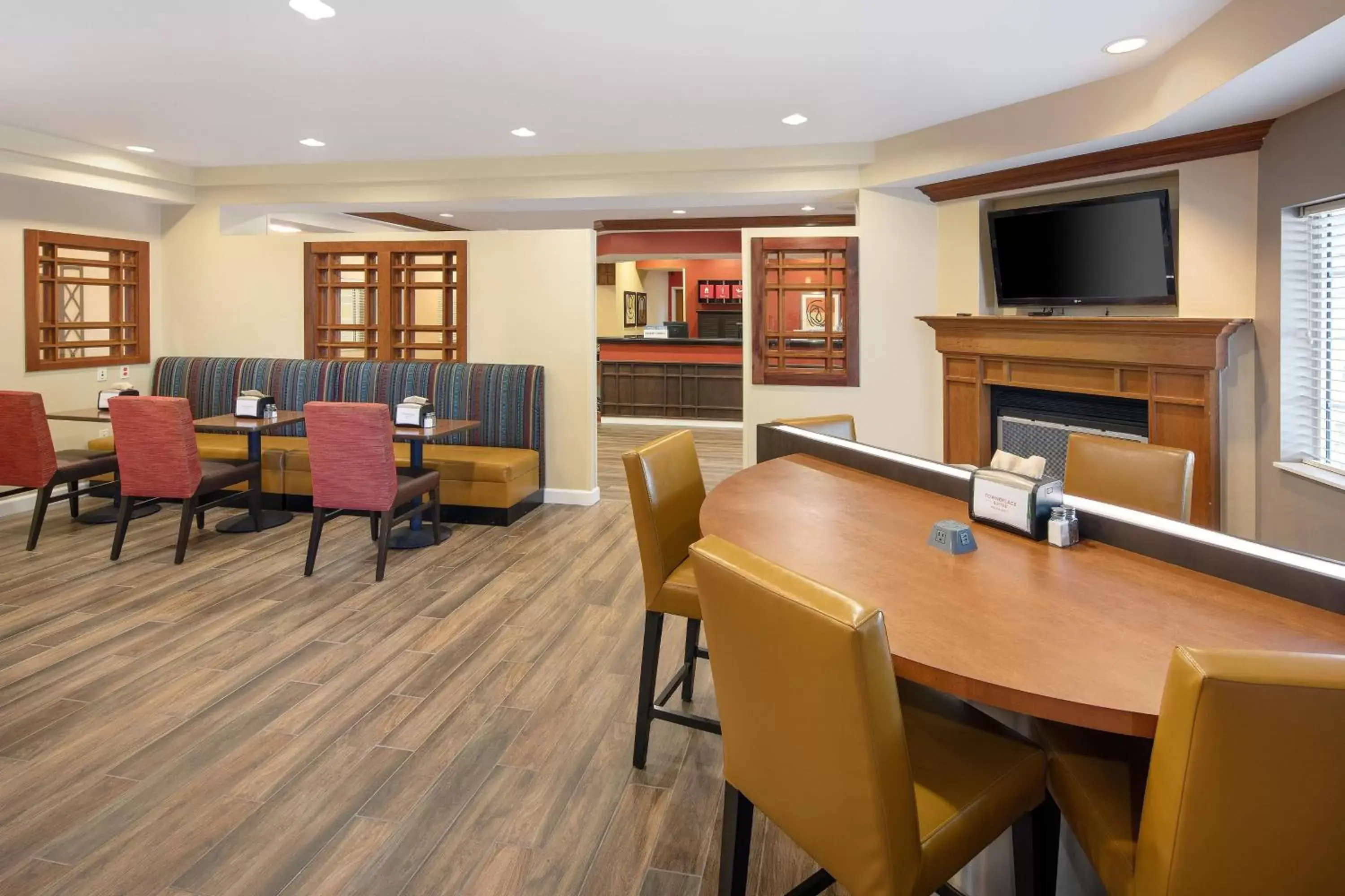 Breakfast, Seating Area in TownePlace Suites by Marriott Bentonville Rogers