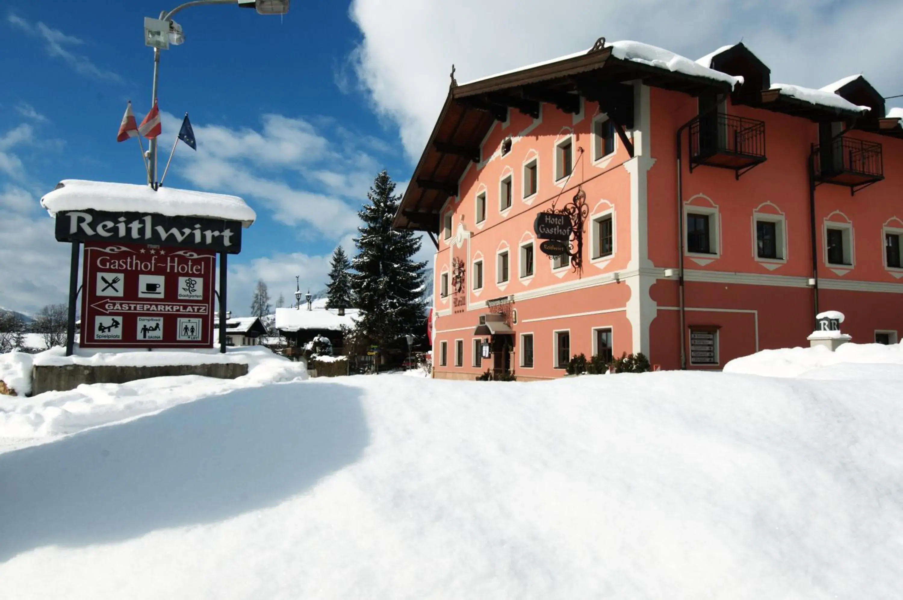 Property building, Winter in Hotel Reitlwirt