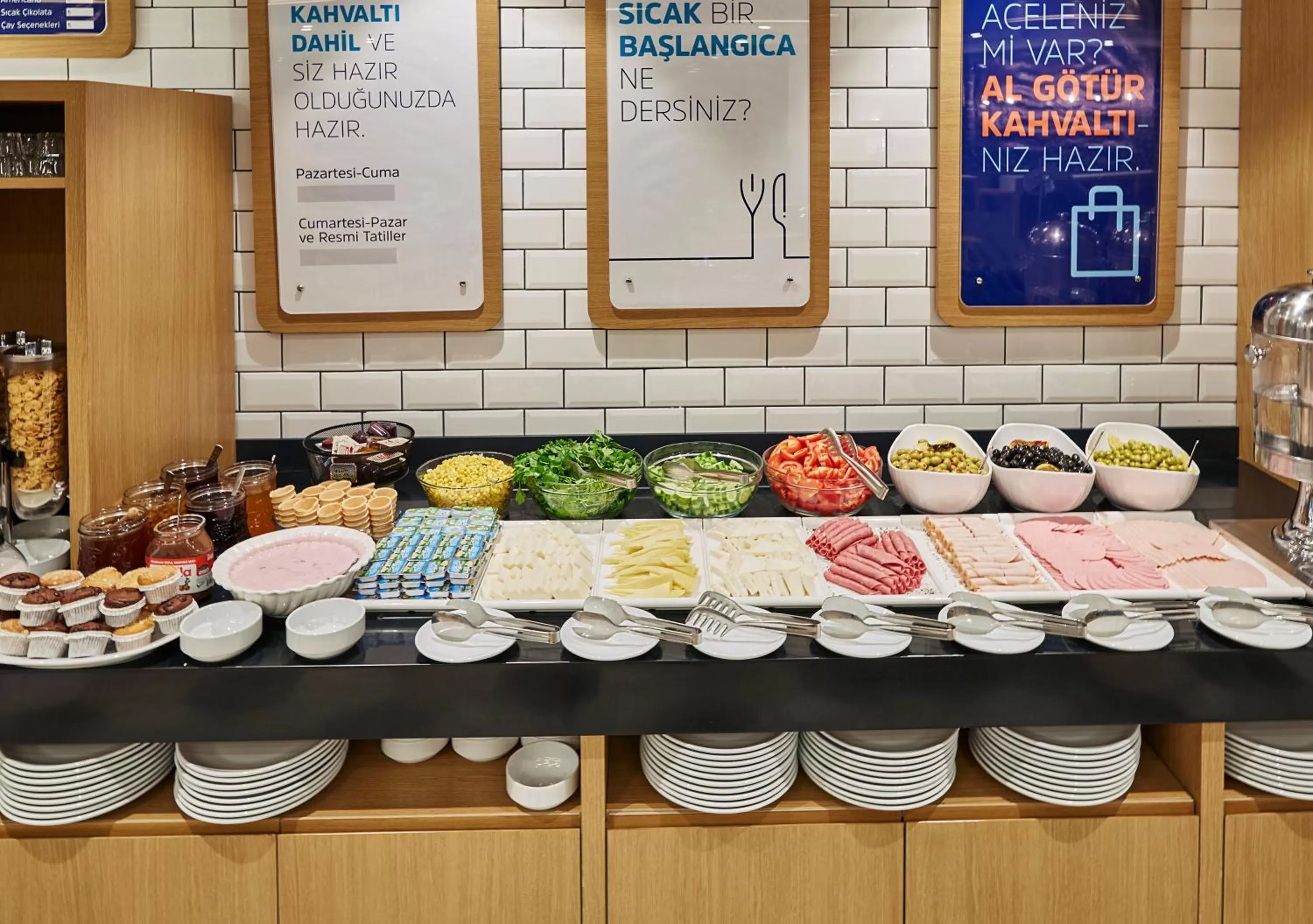 Restaurant/places to eat in Holiday Inn Express - Istanbul - Atakoy Metro by IHG