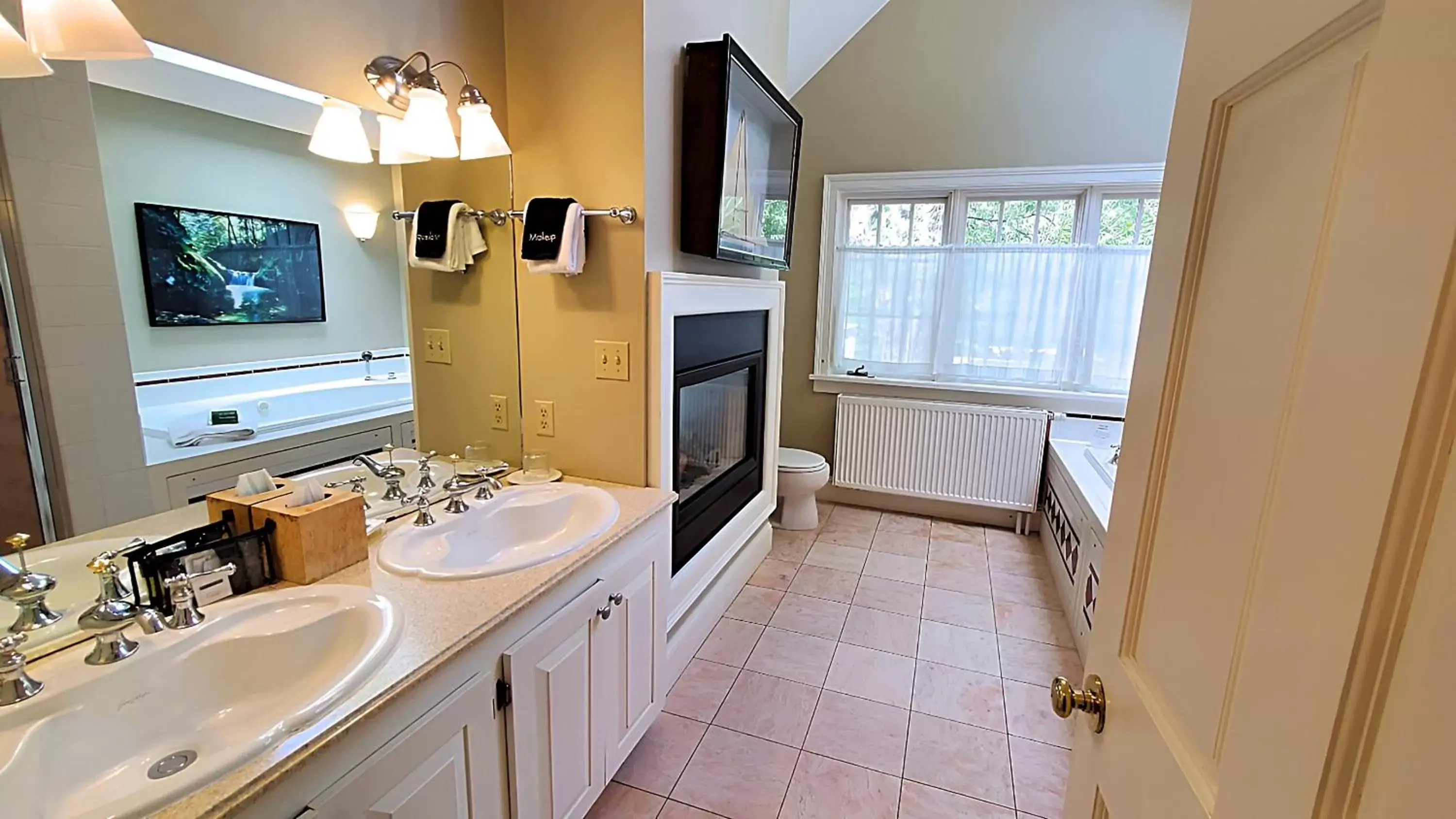 Bathroom in Four Columns Inn