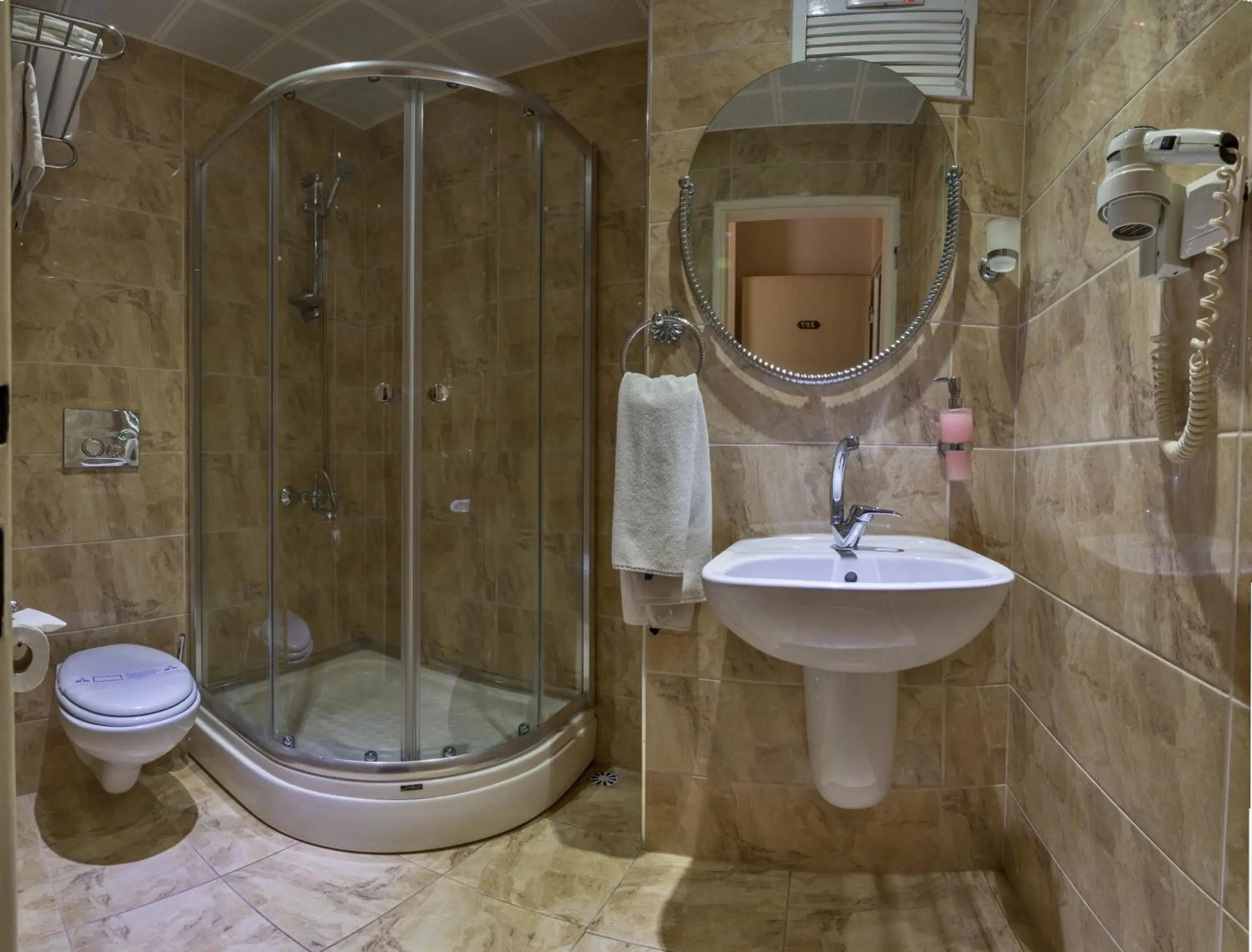 Bathroom in Fuar Hotel