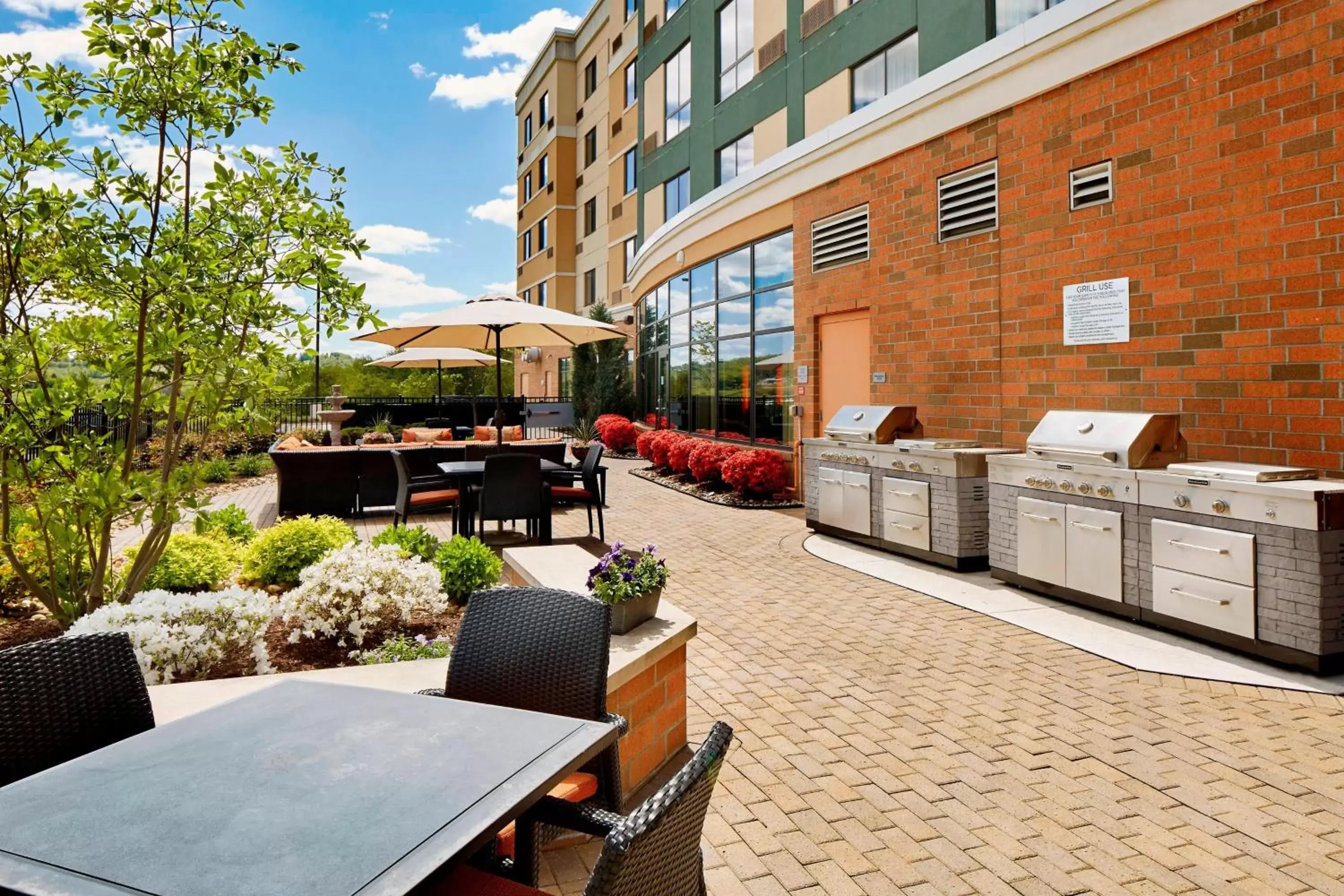 Restaurant/places to eat in Courtyard by Marriott Pittsburgh Washington Meadow Lands