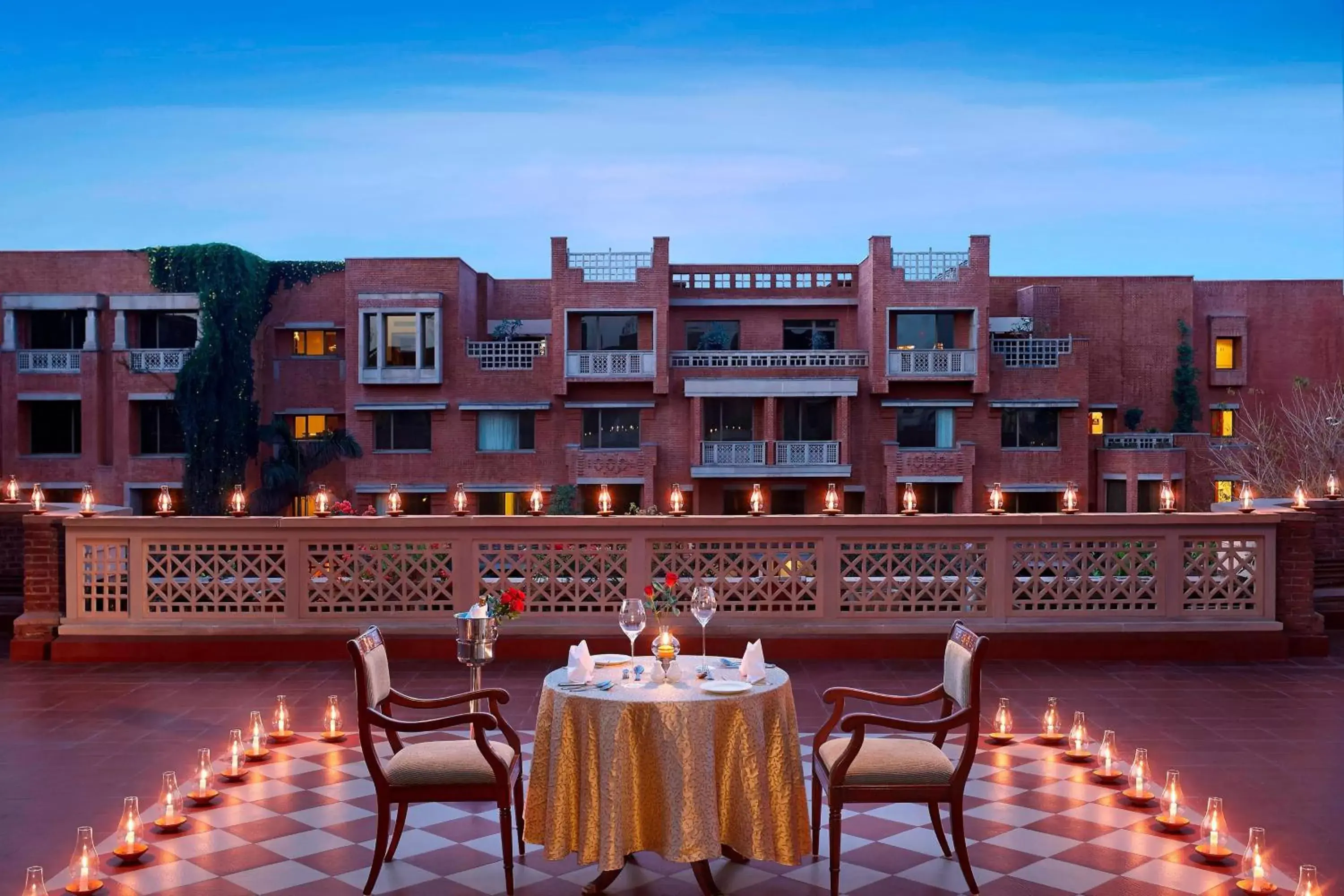 Lounge or bar in ITC Rajputana, a Luxury Collection Hotel, Jaipur