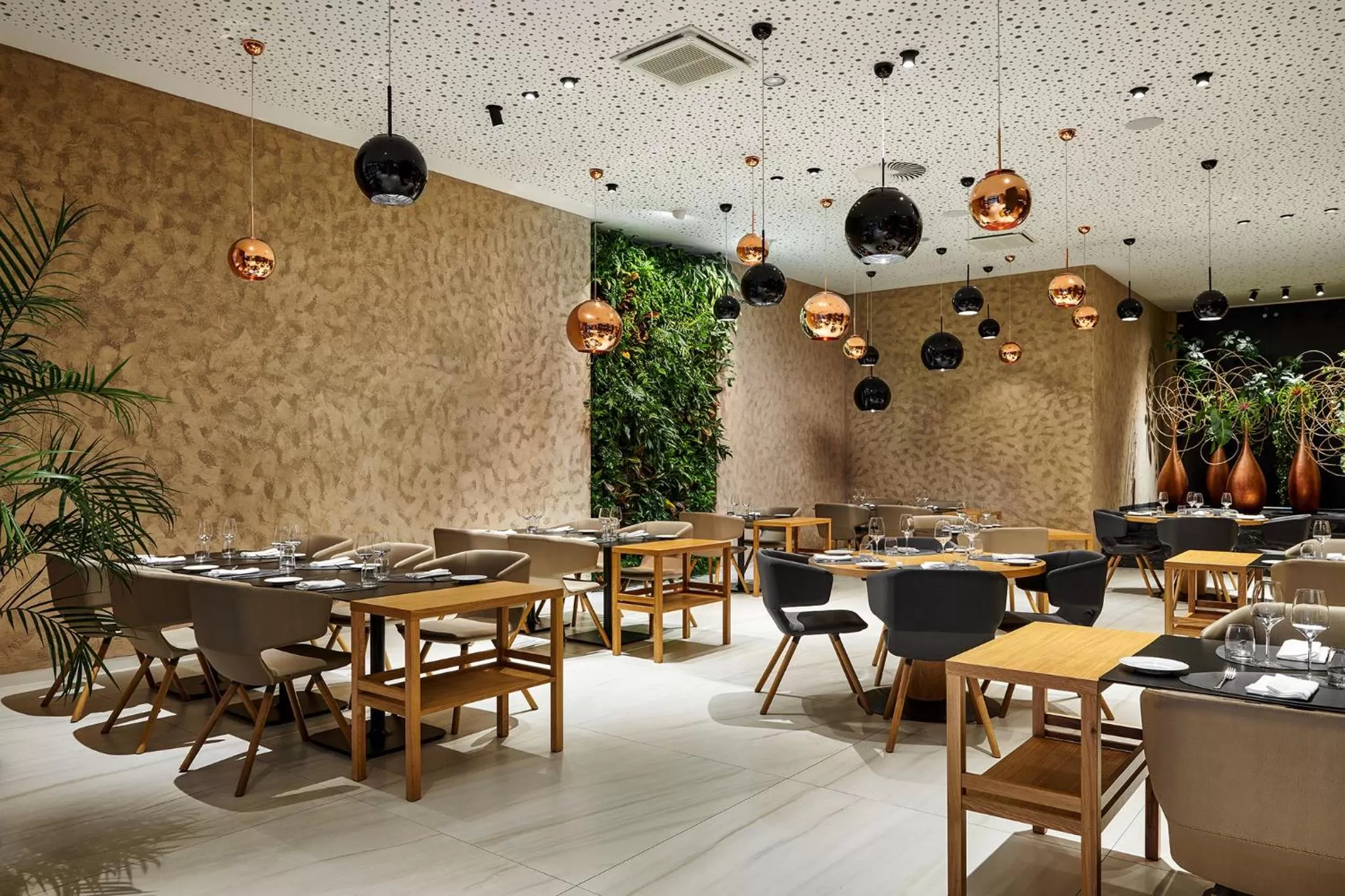 Restaurant/places to eat in Hotel Passage