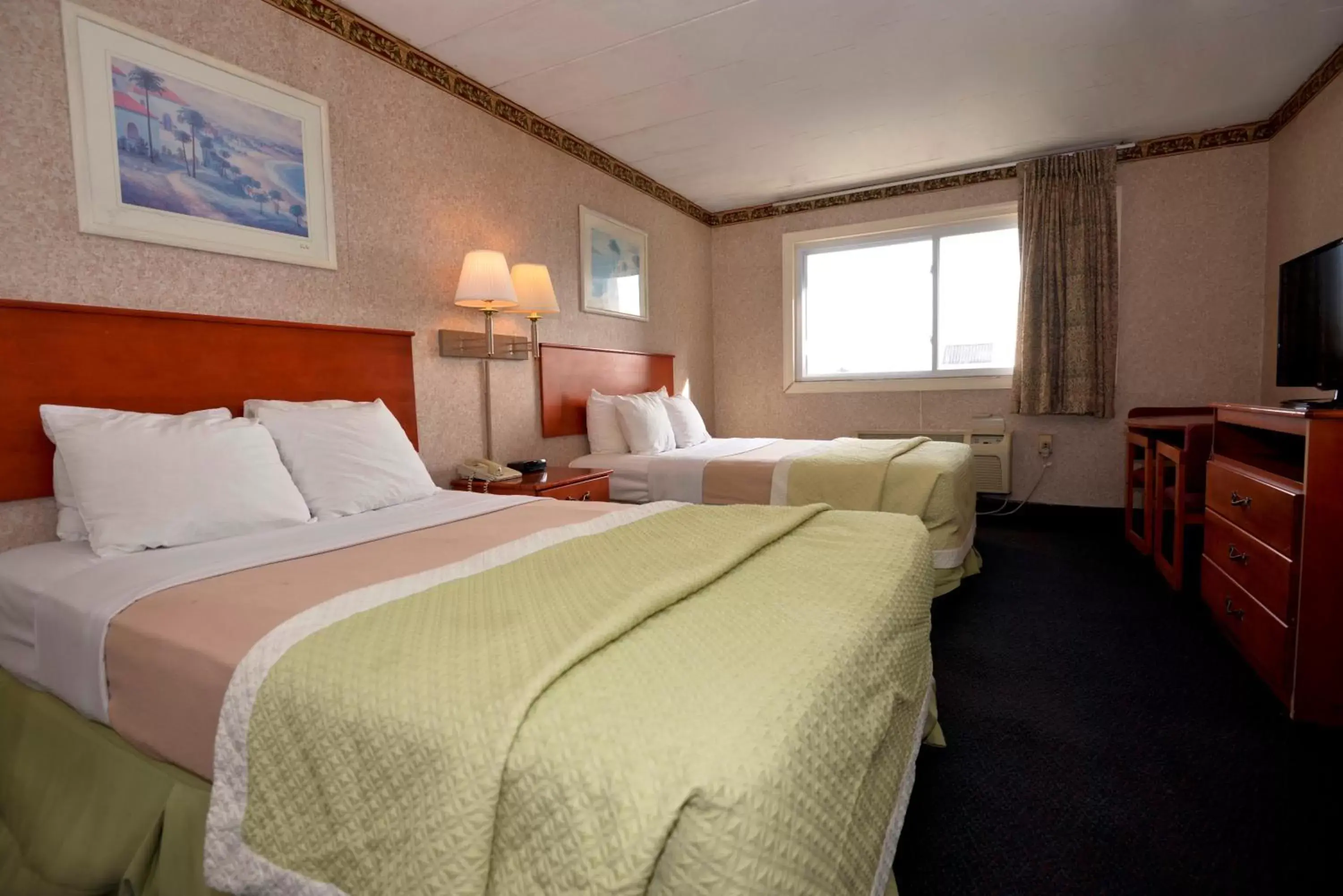 Photo of the whole room, Bed in Days Inn by Wyndham Atlantic City Beachblock