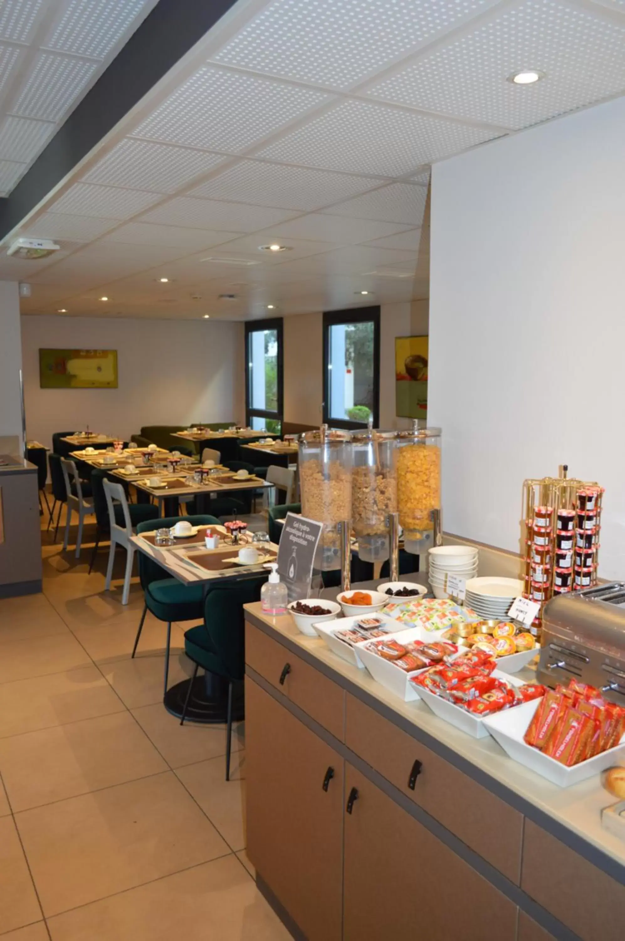 Breakfast, Restaurant/Places to Eat in Aparthotel Adagio Lyon Patio Confluence