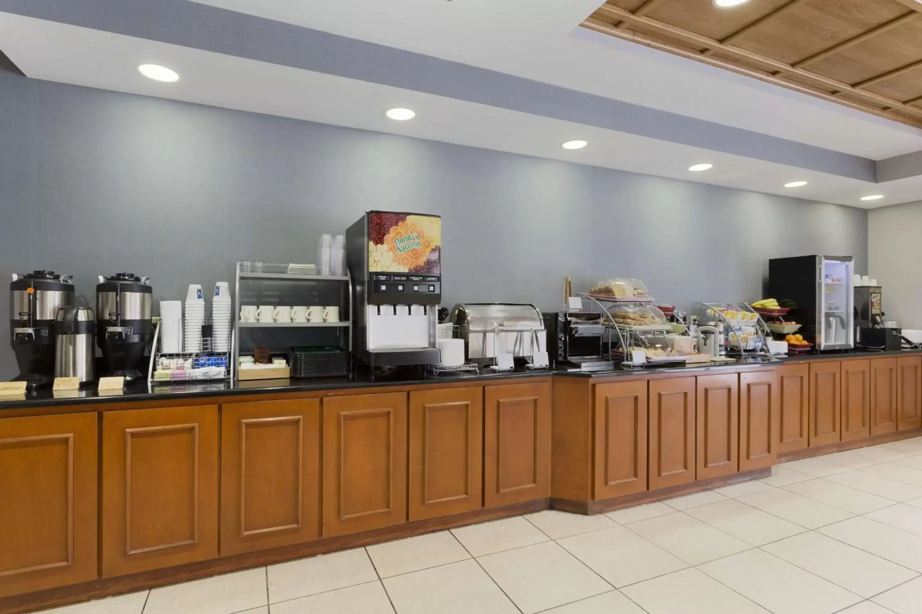 Restaurant/places to eat, Food in Wingate by Wyndham Sylvania-Toledo