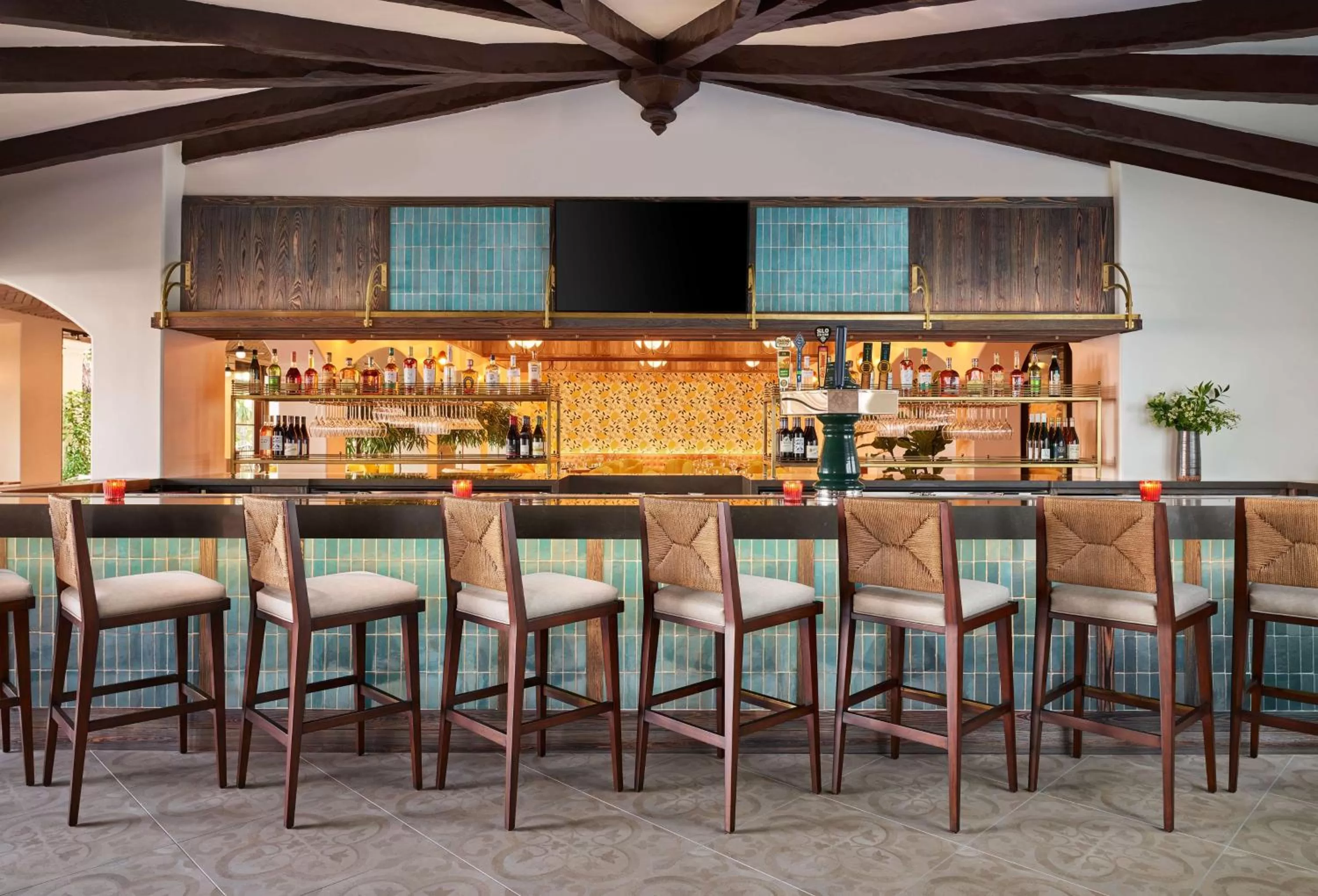 Lounge or bar in Mar Monte Hotel, in The Unbound Collection by Hyatt