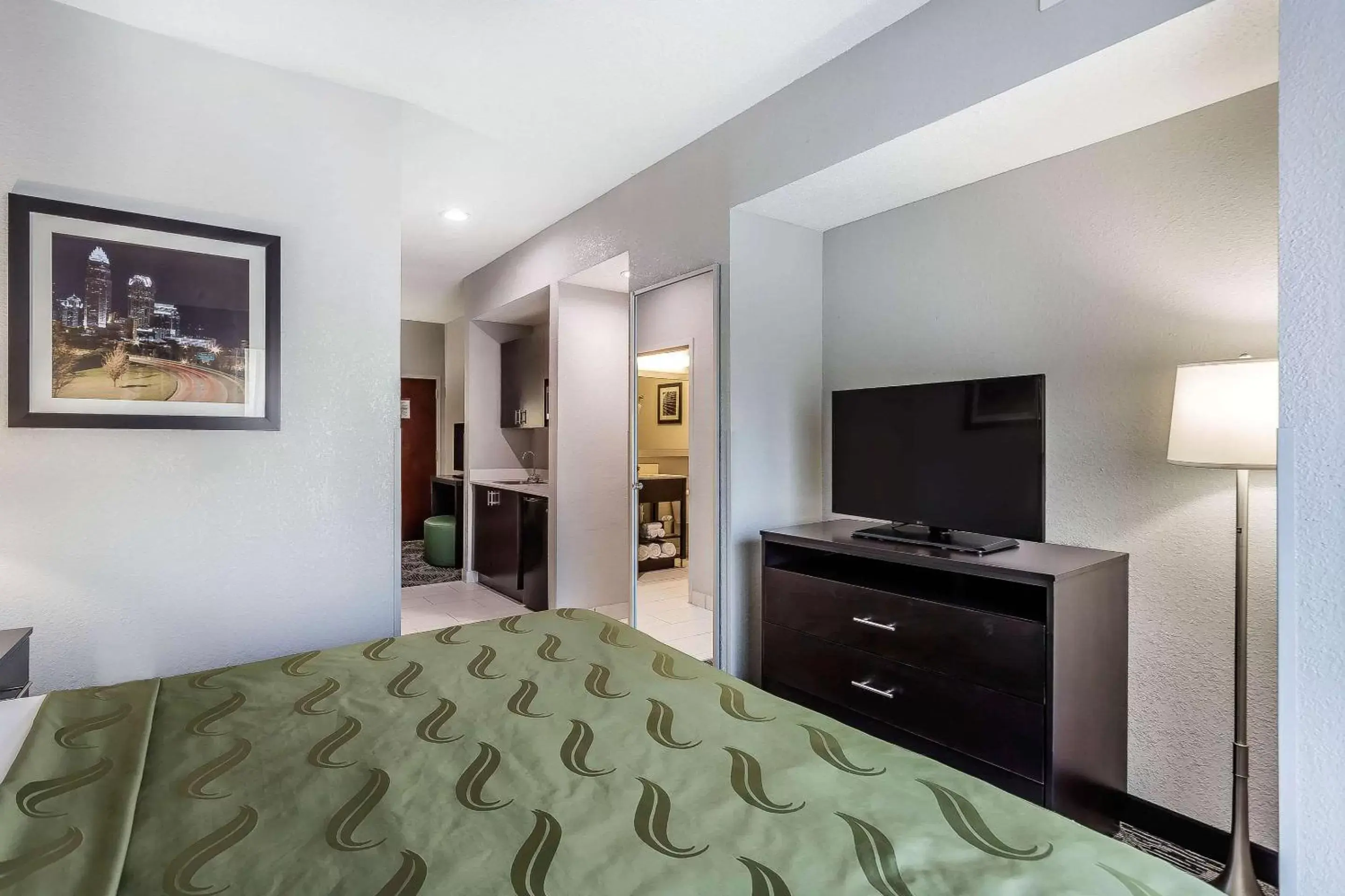 Photo of the whole room, Bed in Quality Suites Pineville - Charlotte