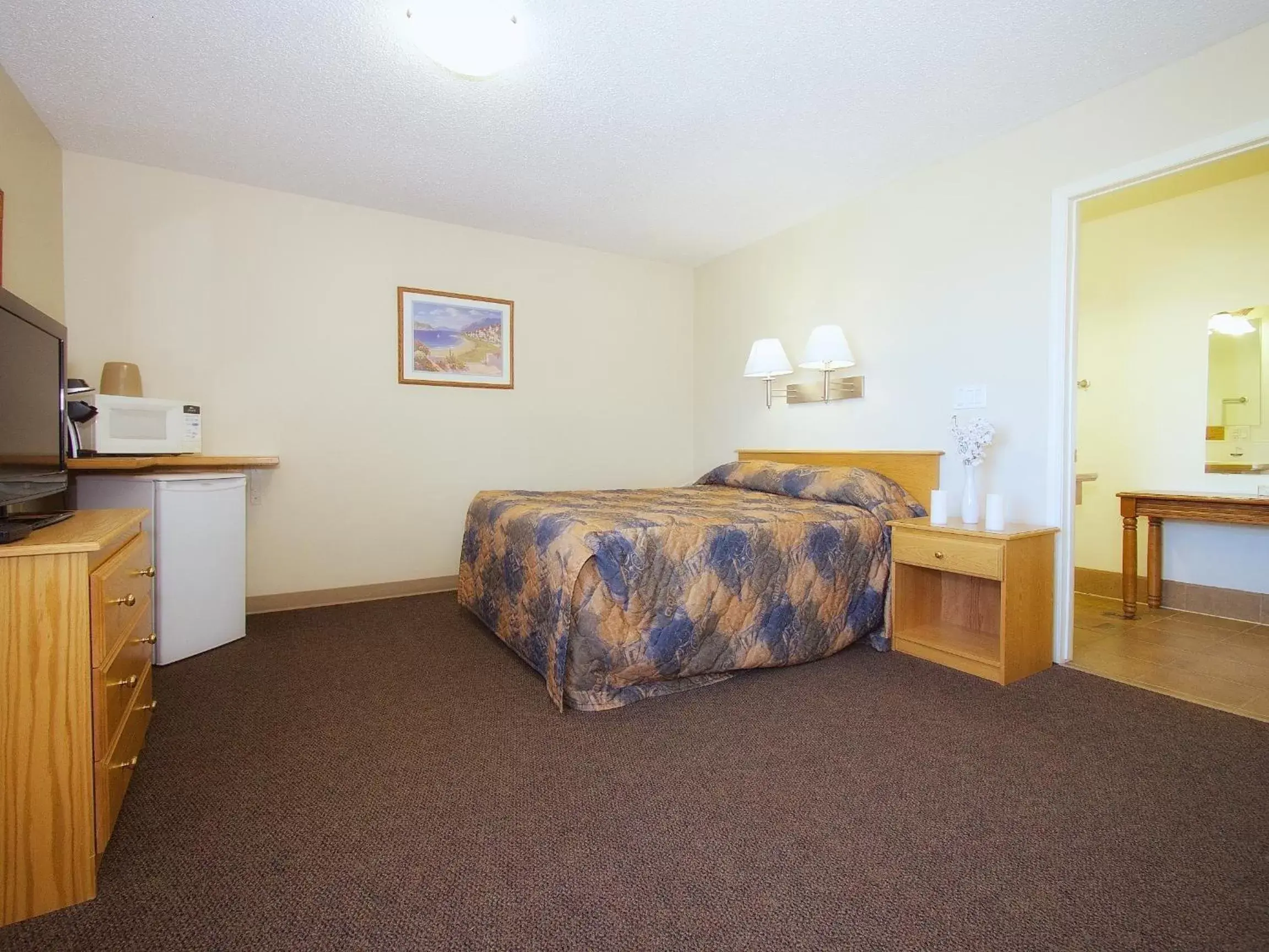 Photo of the whole room, Bed in Best Maple Inn - Drayton Valley