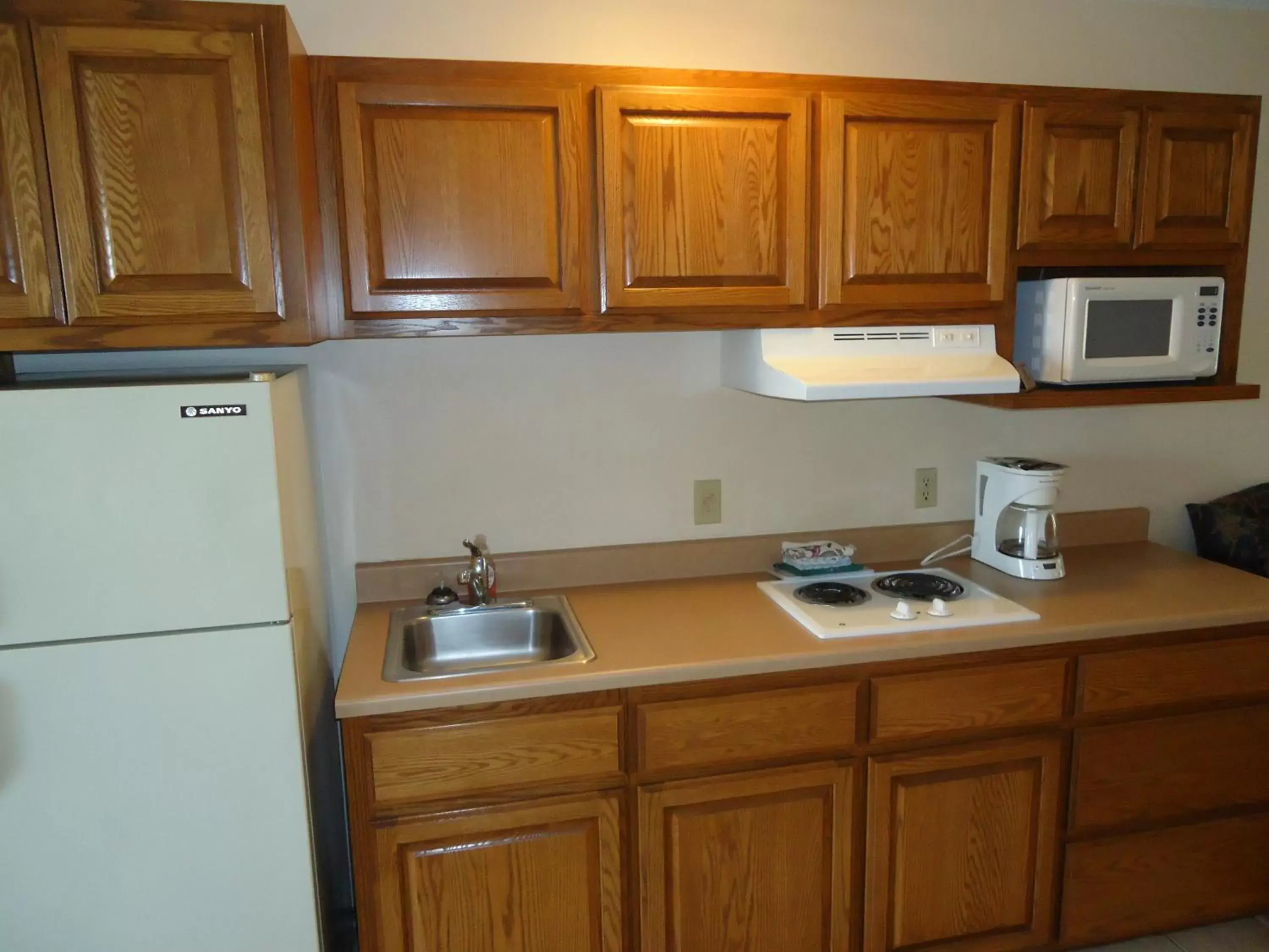 Kitchen or kitchenette, Kitchen/Kitchenette in TownHouse Extended Stay Hotel Downtown