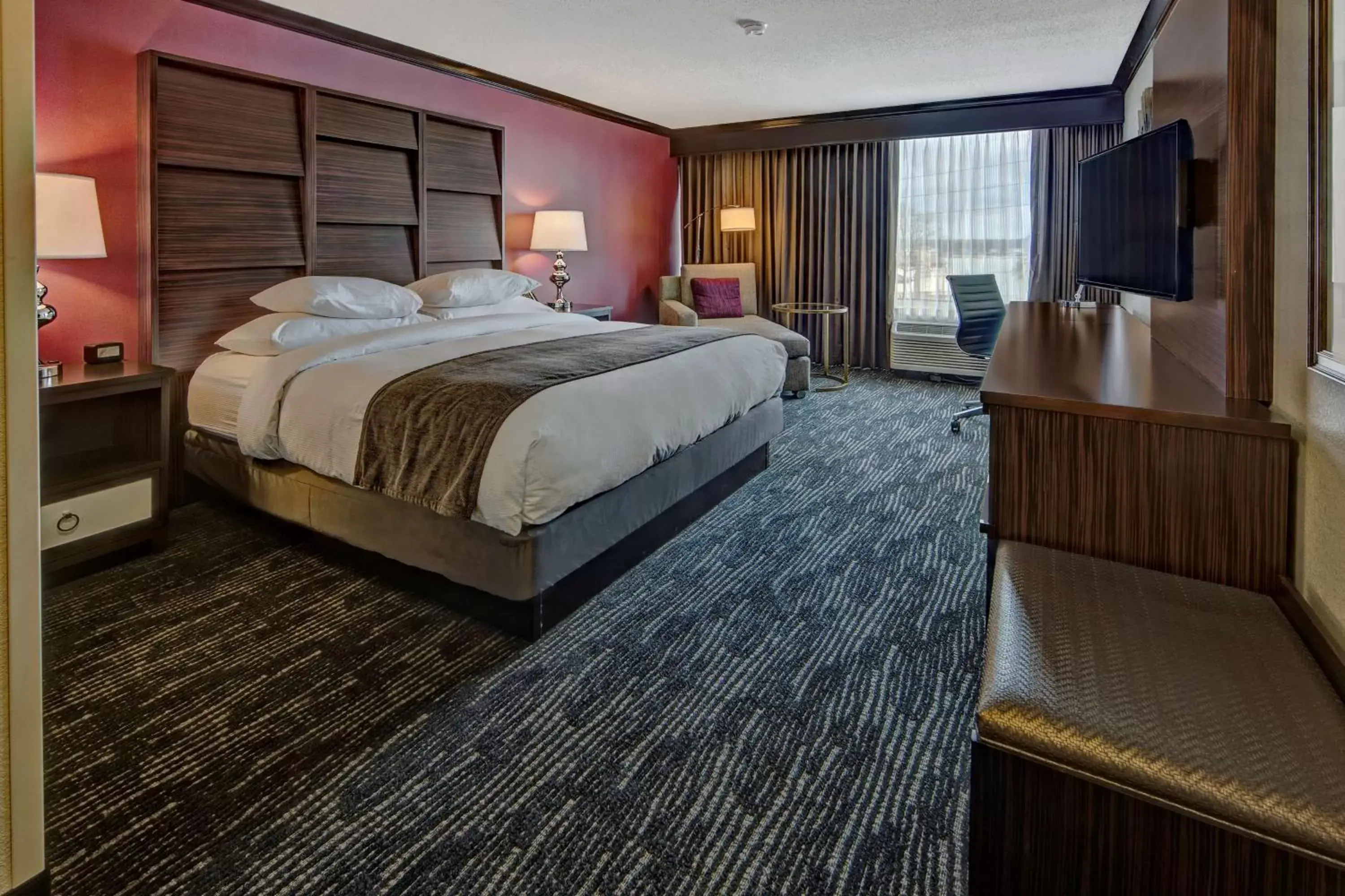 Bed in DoubleTree by Hilton Decatur Riverfront