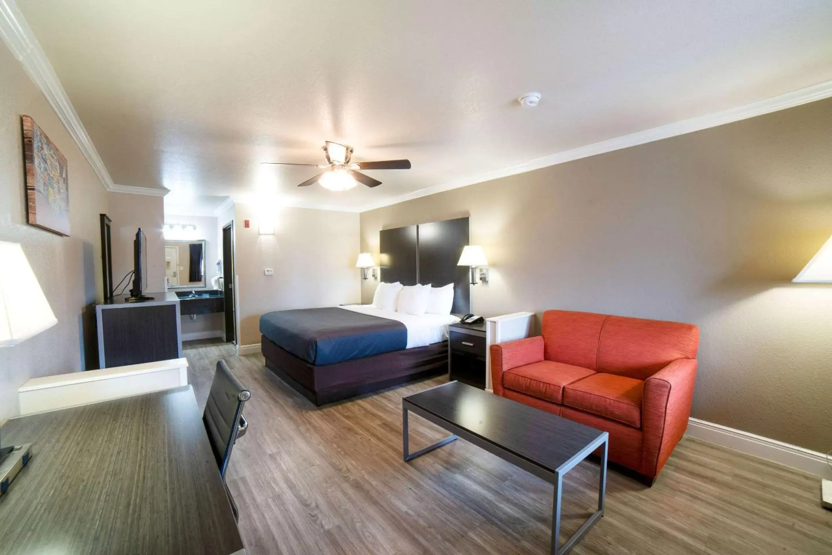 Bedroom, Seating Area in Econo Lodge Inn & Suites Corpus Christi