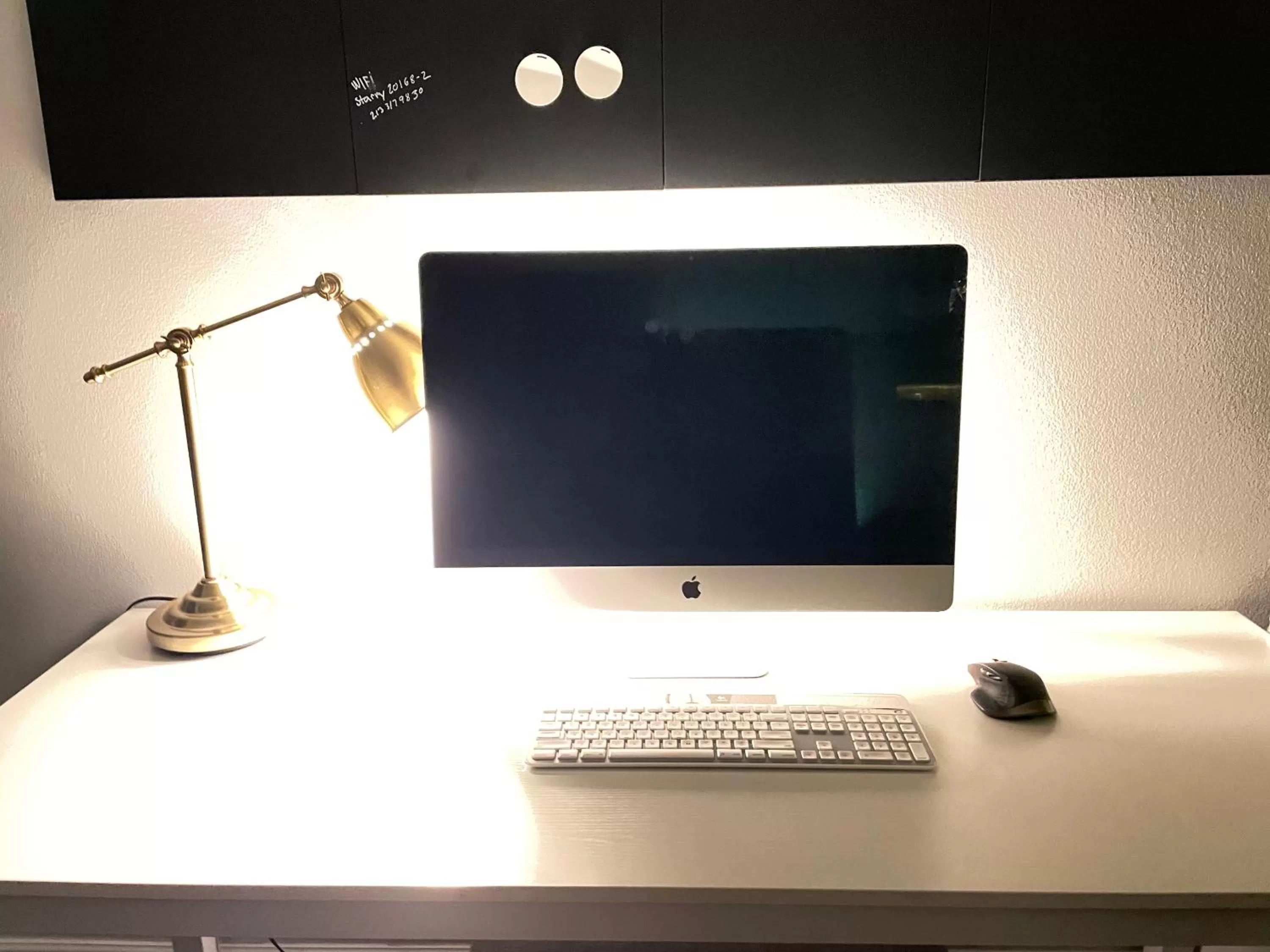 TV and multimedia, TV/Entertainment Center in Amazing DTLA View 1bd Full Kitchen Free Private Parking.