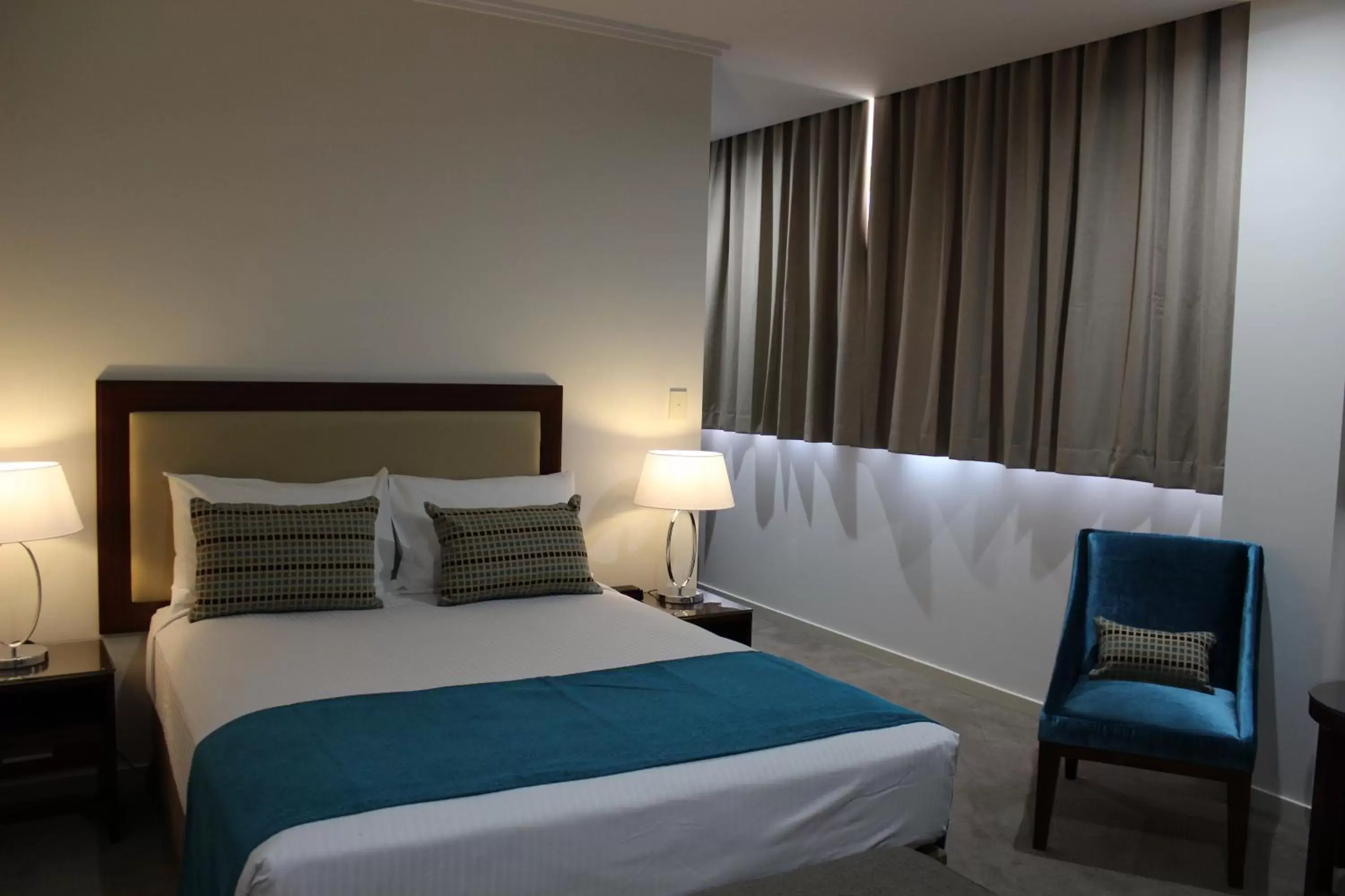 Bedroom, Bed in Quality Hotel Regent Rockhampton