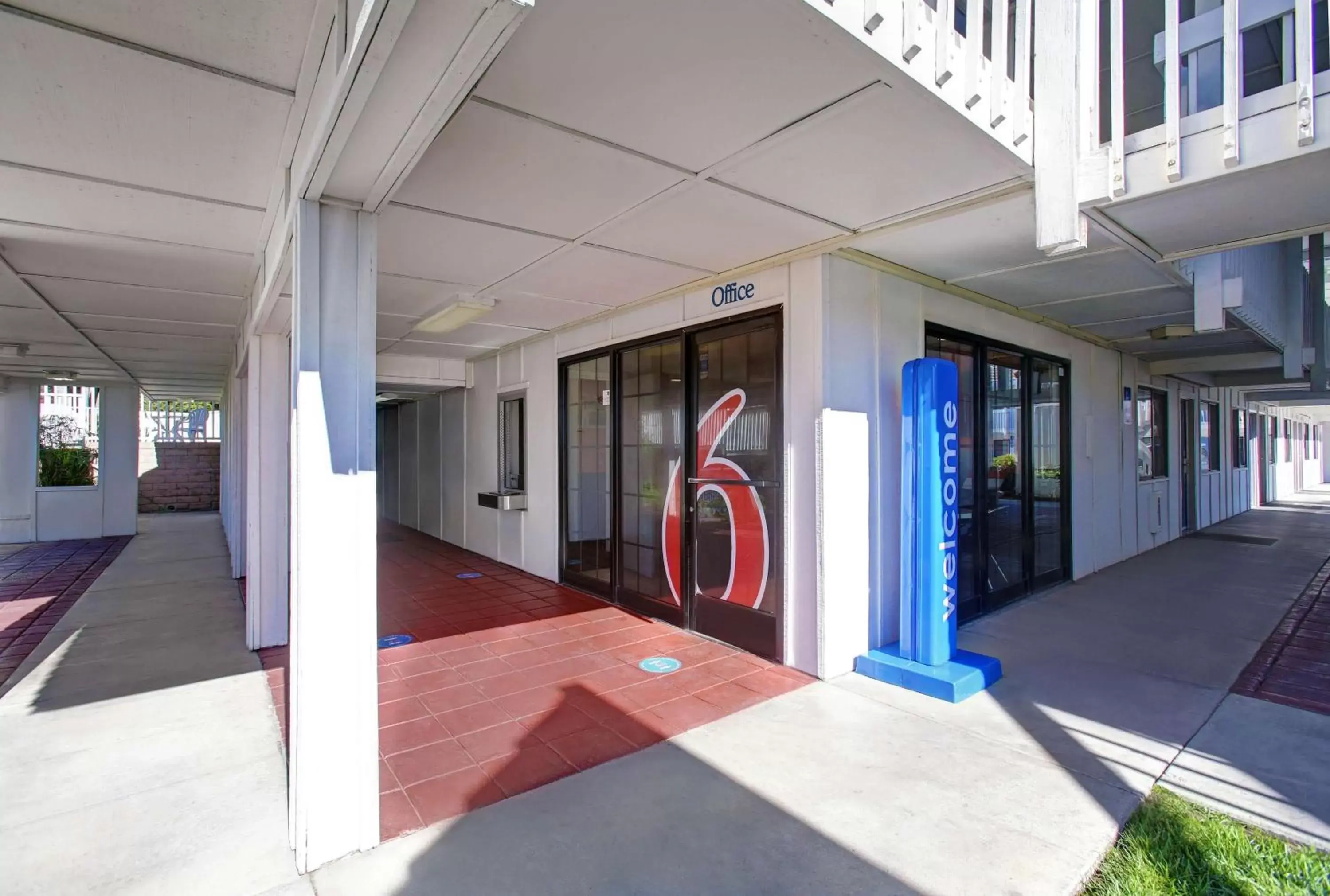 Property building in Motel 6-Livermore, CA