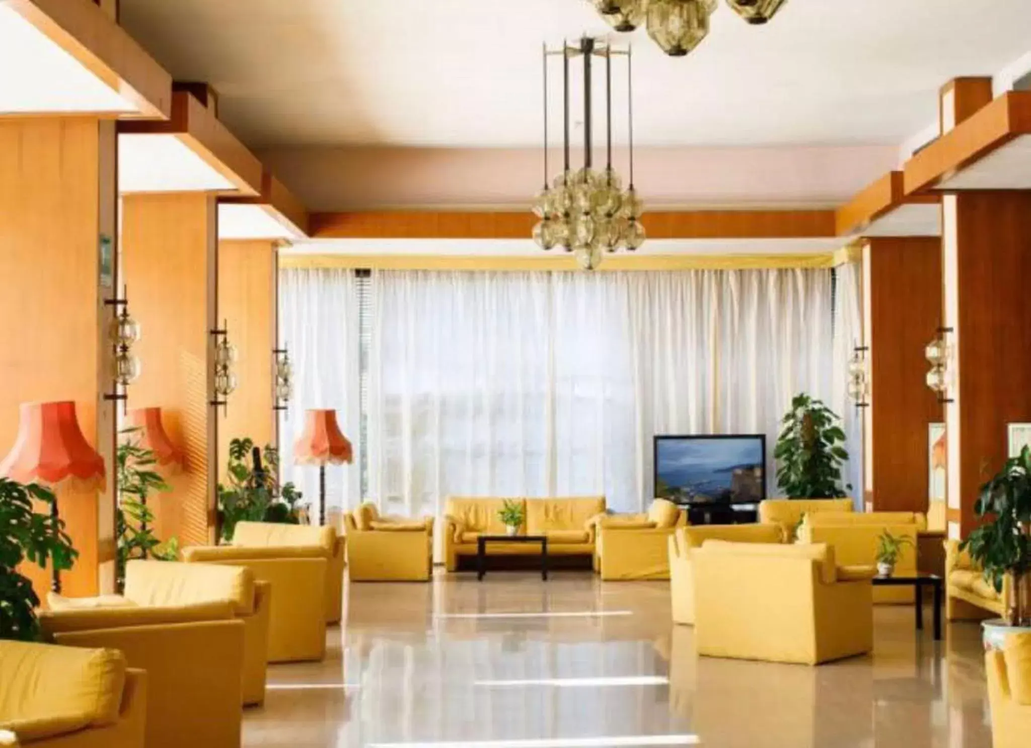 Communal lounge/ TV room, Lobby/Reception in Grand Hotel Cesare Augusto