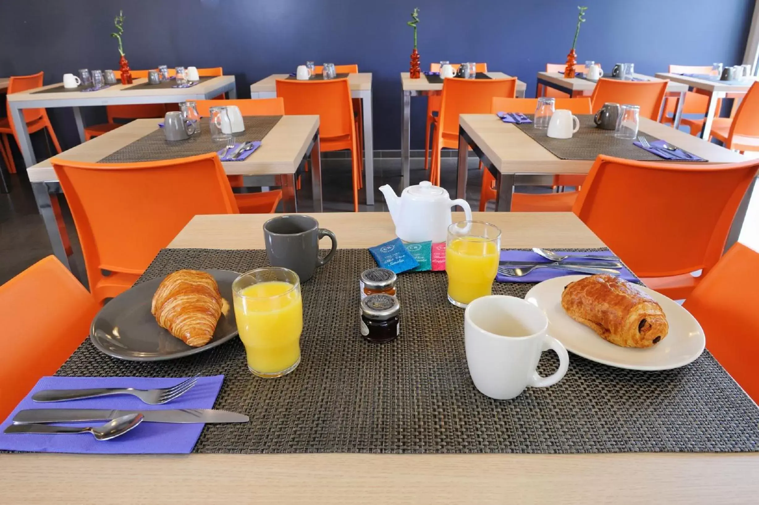 Restaurant/places to eat, Breakfast in Residhome Clermont Ferrand Gergovia