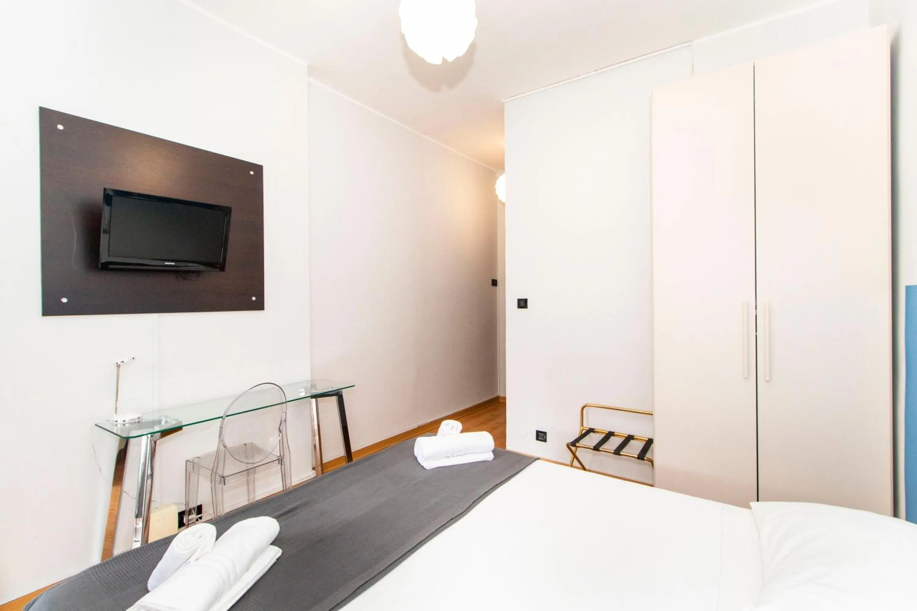 Photo of the whole room, Bed in Hotel Cristallo Torino